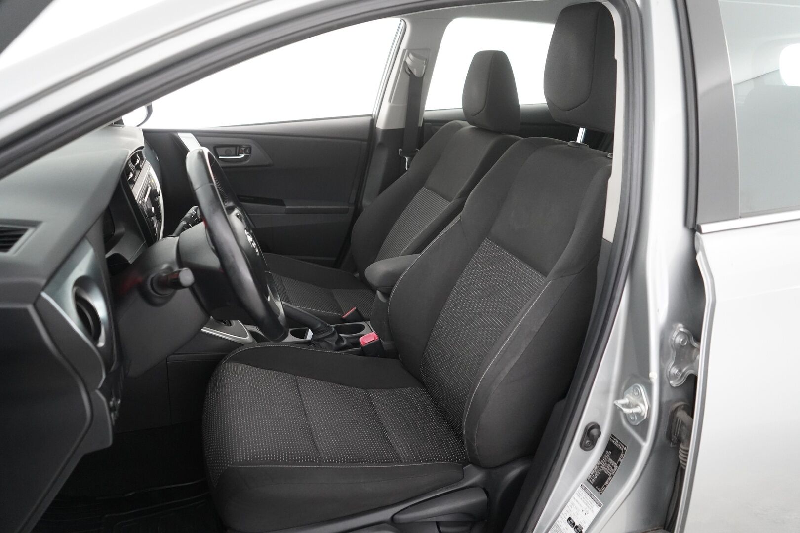Toyota Auris 2013 1,8 Hybrid Active 5ov - Kamera | Vakkari | Lohko | Avaimeton käynnistys | Penkinlämmittimet | Navi | Bluetooth | Suomi-auto | Kahdet Toyotan vanteet | Kattava huoltohistoria!