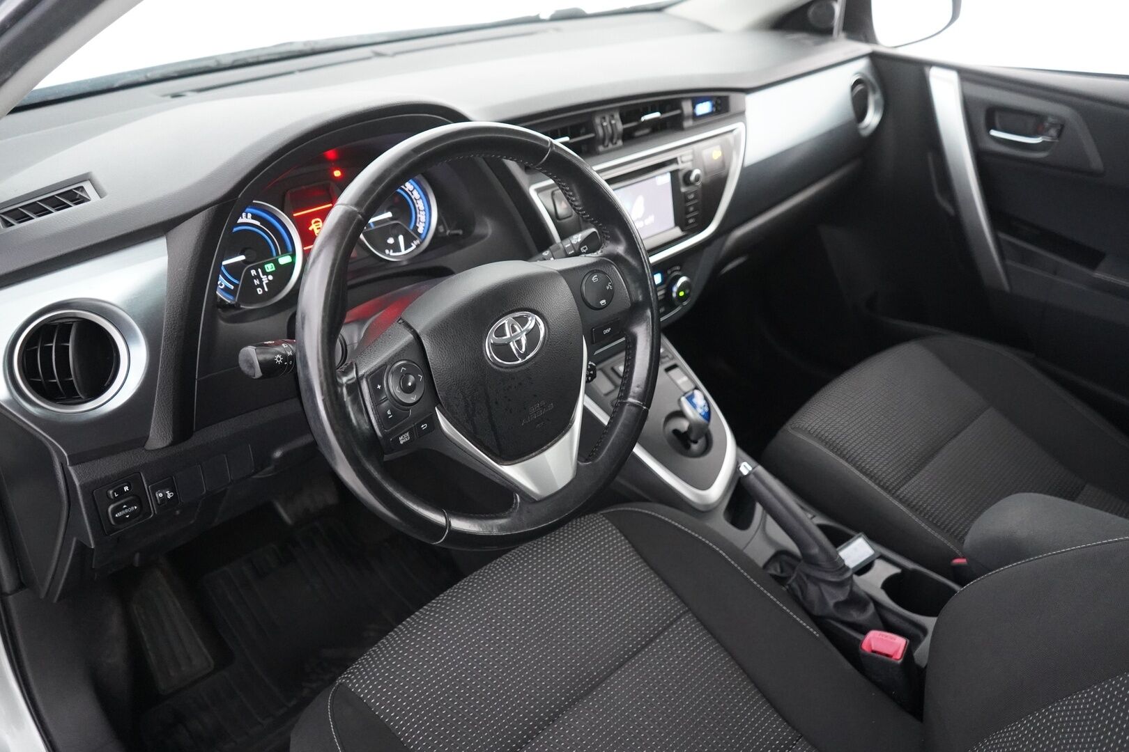 Toyota Auris 2013 1,8 Hybrid Active 5ov - Kamera | Vakkari | Lohko | Avaimeton käynnistys | Penkinlämmittimet | Navi | Bluetooth | Suomi-auto | Kahdet Toyotan vanteet | Kattava huoltohistoria!