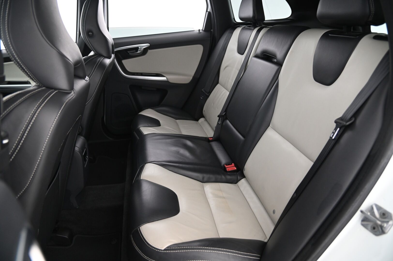 Volvo XC60 2014 D5 AWD Summum aut*ACC / Muistinahat / Panorama / Vetokoukku* - *2x renkaat&vanteet / Volvo Audio High Performance*