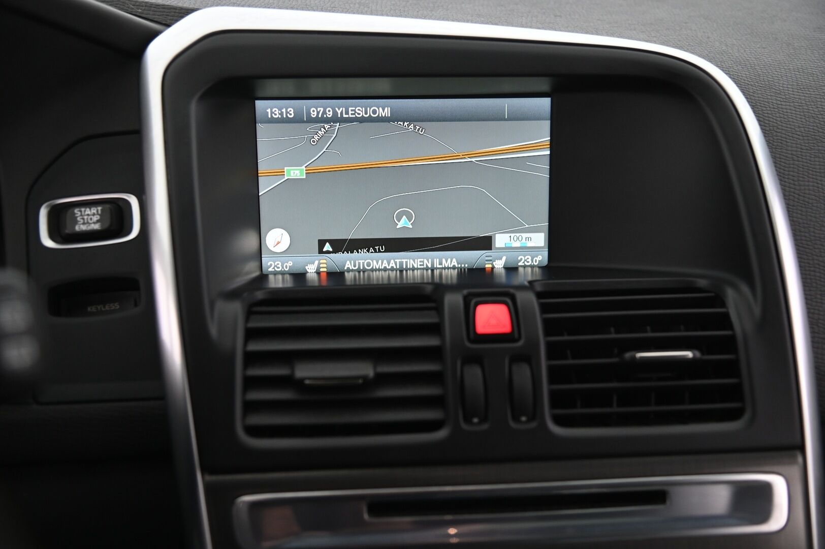 Volvo XC60 2014 D5 AWD Summum aut*ACC / Muistinahat / Panorama / Vetokoukku* - *2x renkaat&vanteet / Volvo Audio High Performance*