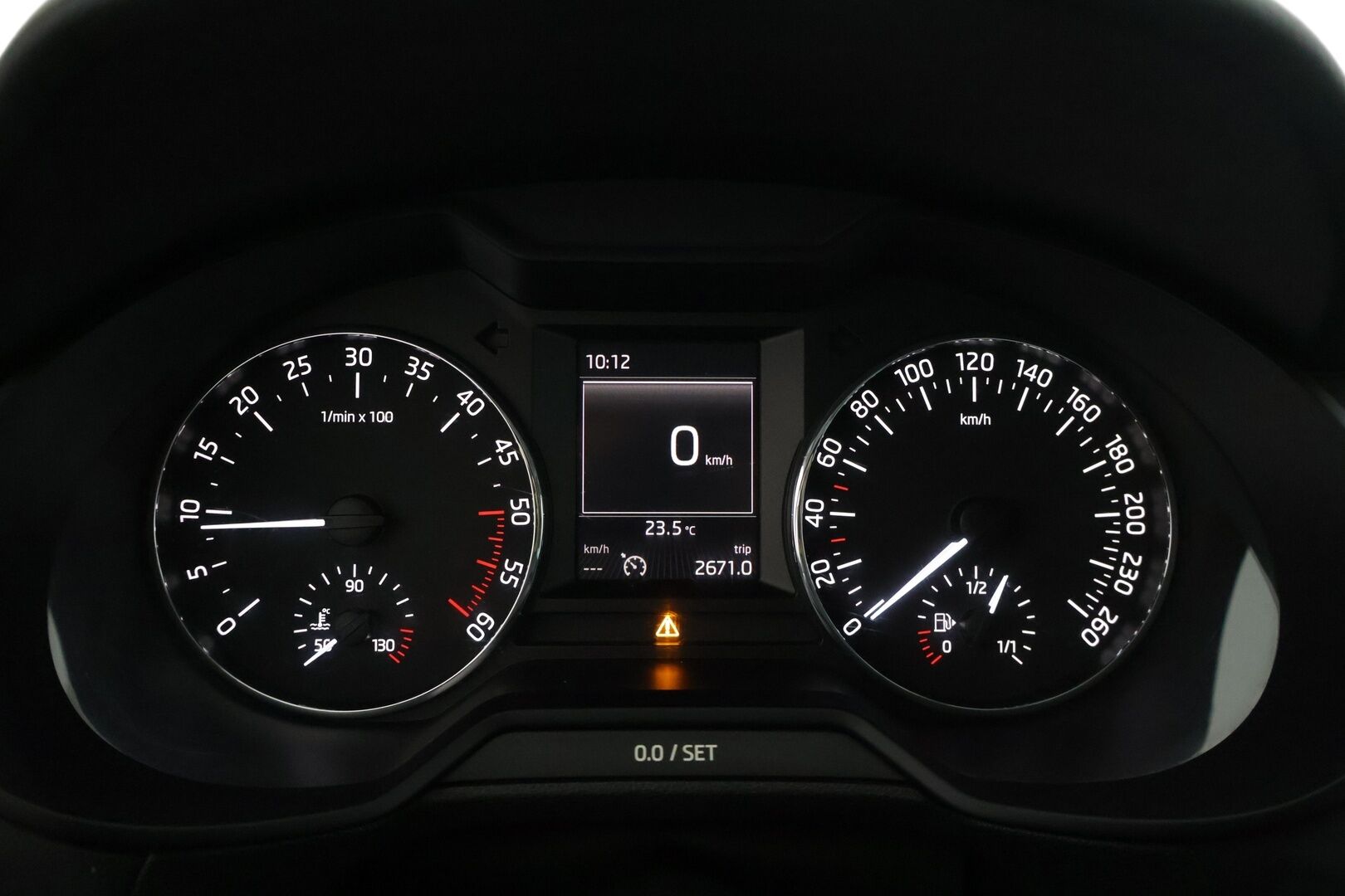 Skoda Octavia 2014 1,6 TDI Elegance * YritysOutlet - Myydään vain yrityksille * / Webasto / Suomi-auto / Nahkapenkit / Vakkari / * - Suomi-auto / webasto kaukosäätimellä / Vakkari / Kahdet hyvät renkaat / Hyvin huollettuna 