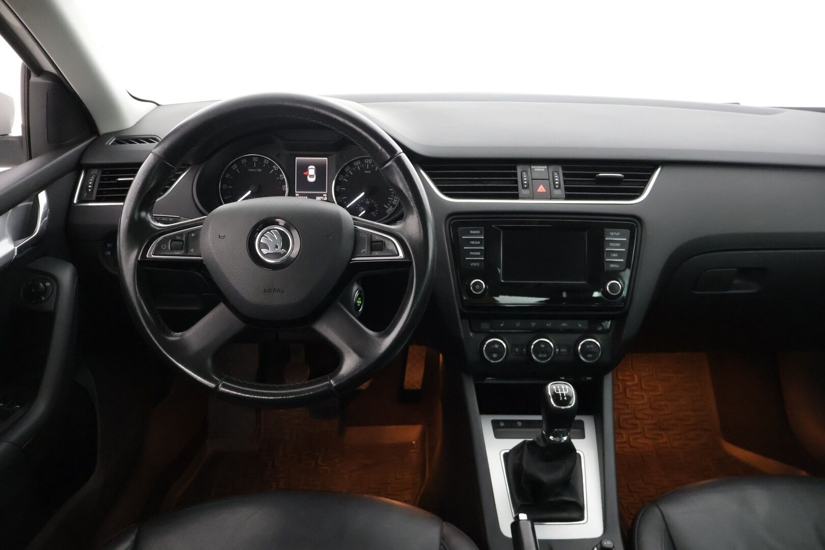 Skoda Octavia 2014 1,6 TDI Elegance * YritysOutlet - Myydään vain yrityksille * / Webasto / Suomi-auto / Nahkapenkit / Vakkari / * - Suomi-auto / webasto kaukosäätimellä / Vakkari / Kahdet hyvät renkaat / Hyvin huollettuna 