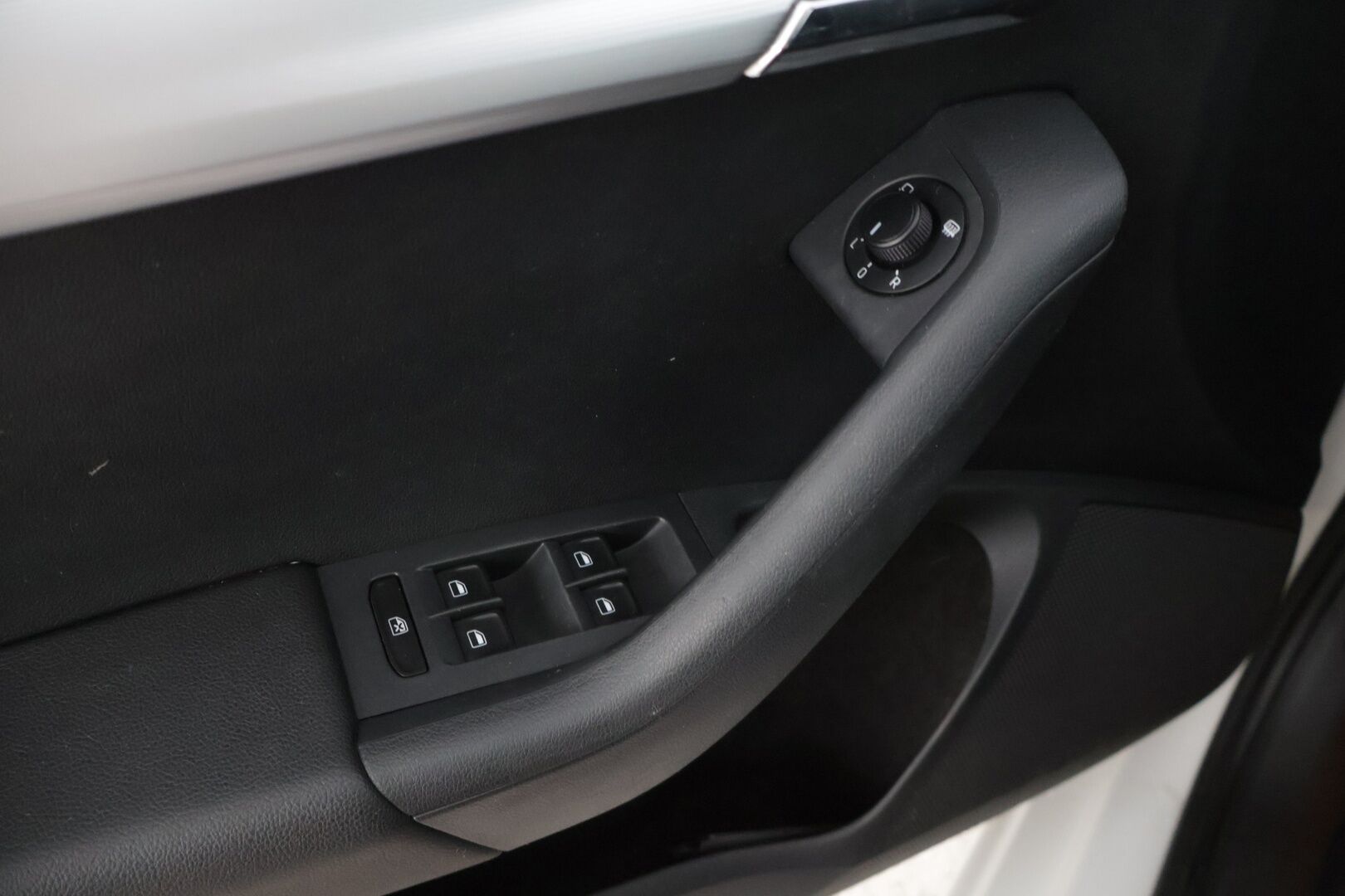 Skoda Octavia 2014 1,6 TDI Elegance * YritysOutlet - Myydään vain yrityksille * / Webasto / Suomi-auto / Nahkapenkit / Vakkari / * - Suomi-auto / webasto kaukosäätimellä / Vakkari / Kahdet hyvät renkaat / Hyvin huollettuna 