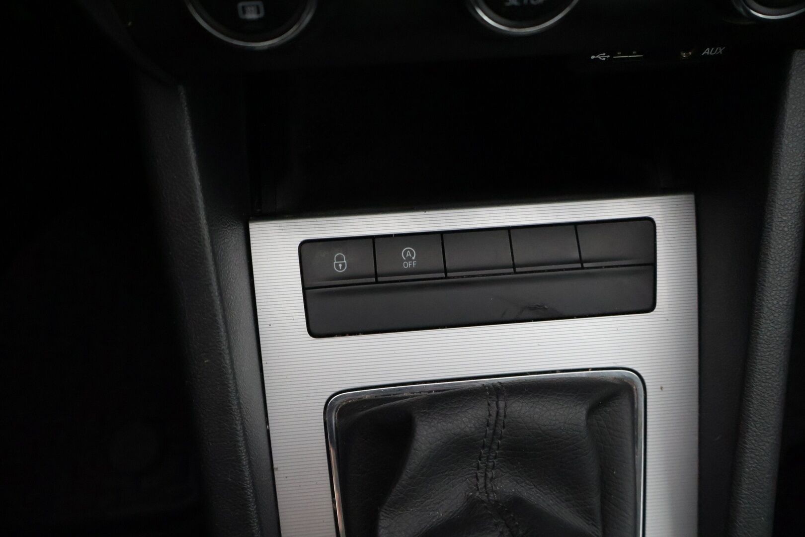 Skoda Octavia 2014 1,6 TDI Elegance * YritysOutlet - Myydään vain yrityksille * / Webasto / Suomi-auto / Nahkapenkit / Vakkari / * - Suomi-auto / webasto kaukosäätimellä / Vakkari / Kahdet hyvät renkaat / Hyvin huollettuna 