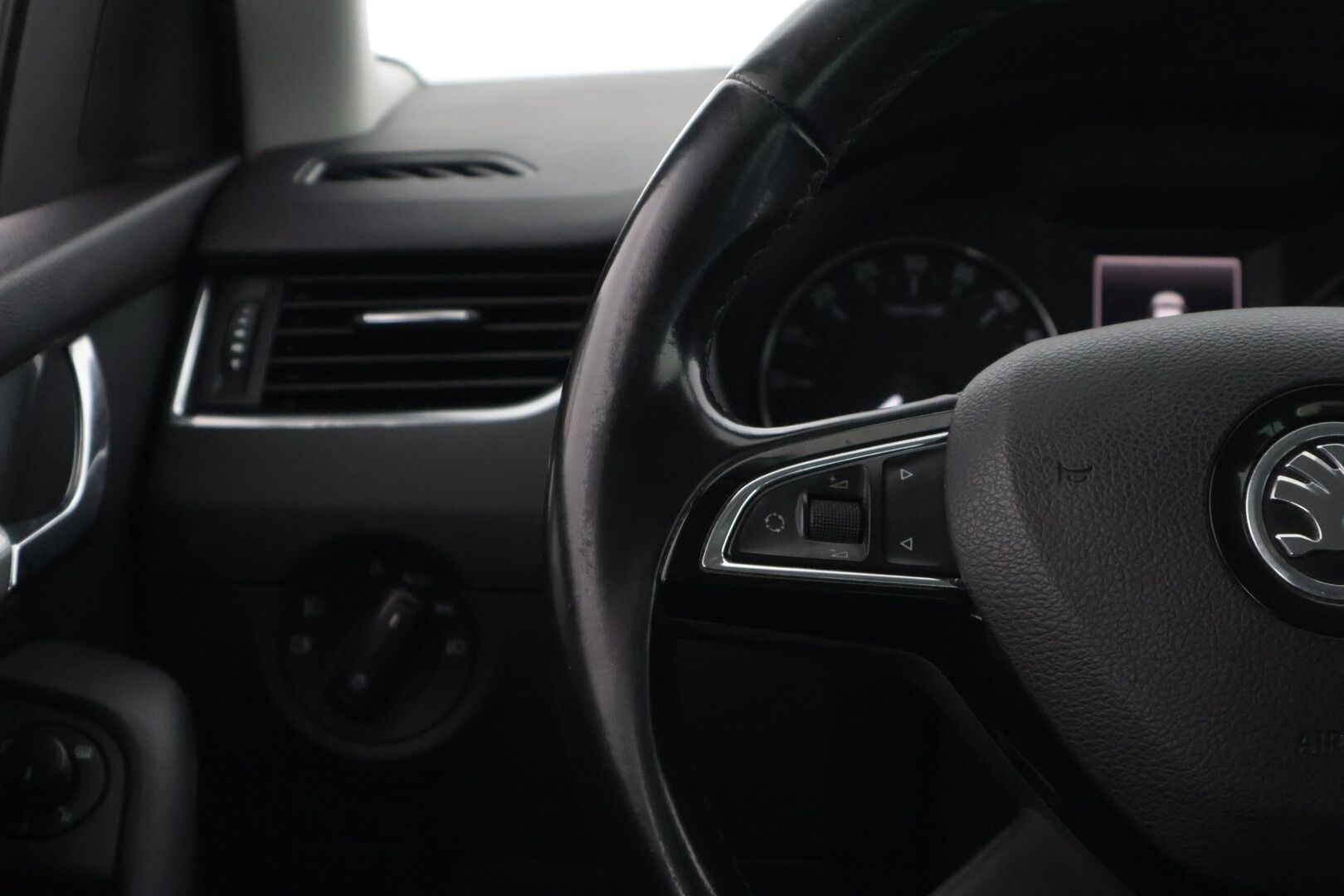 Skoda Octavia 2014 1,6 TDI Elegance * YritysOutlet - Myydään vain yrityksille * / Webasto / Suomi-auto / Nahkapenkit / Vakkari / * - Suomi-auto / webasto kaukosäätimellä / Vakkari / Kahdet hyvät renkaat / Hyvin huollettuna 