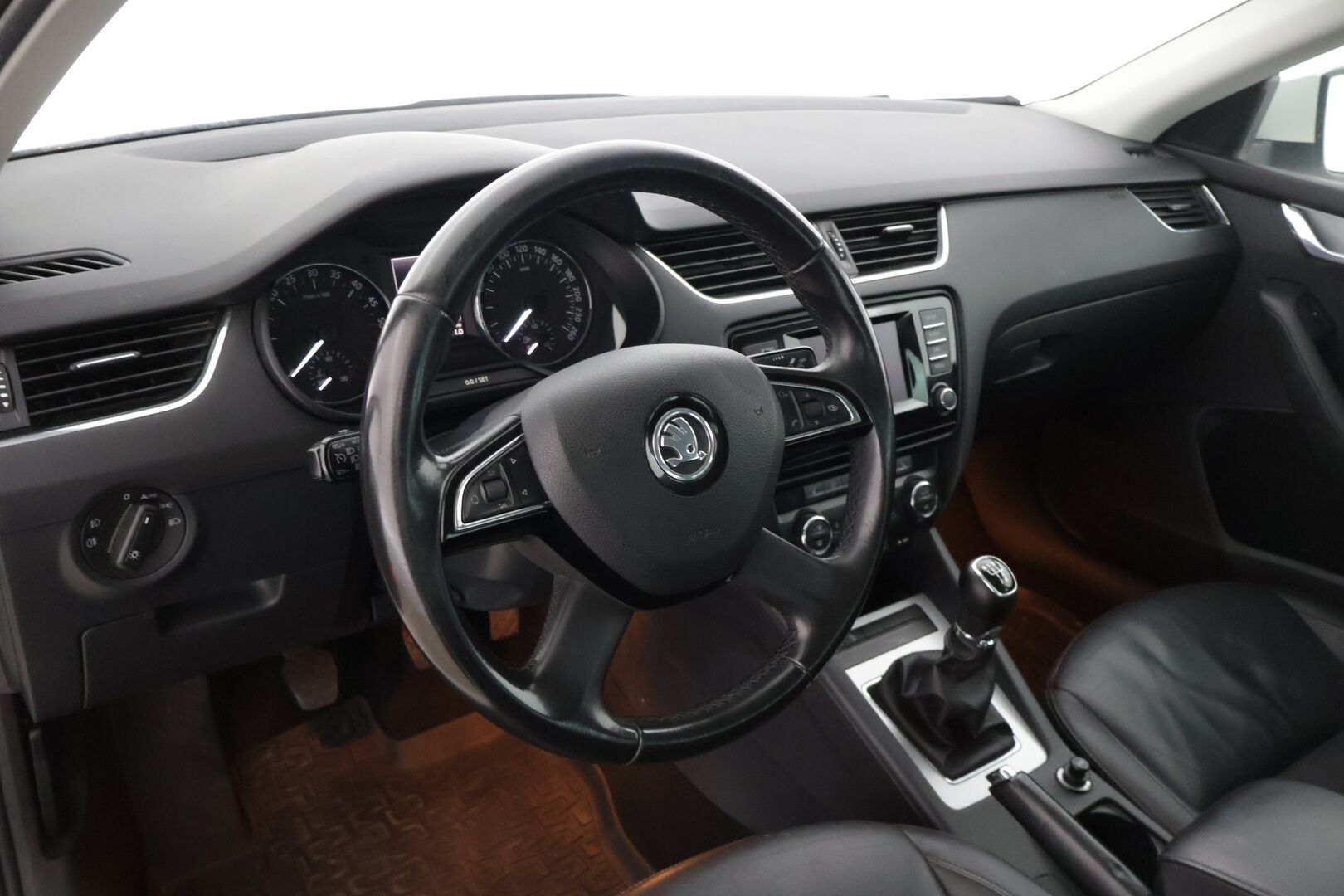 Skoda Octavia 2014 1,6 TDI Elegance * YritysOutlet - Myydään vain yrityksille * / Webasto / Suomi-auto / Nahkapenkit / Vakkari / * - Suomi-auto / webasto kaukosäätimellä / Vakkari / Kahdet hyvät renkaat / Hyvin huollettuna 