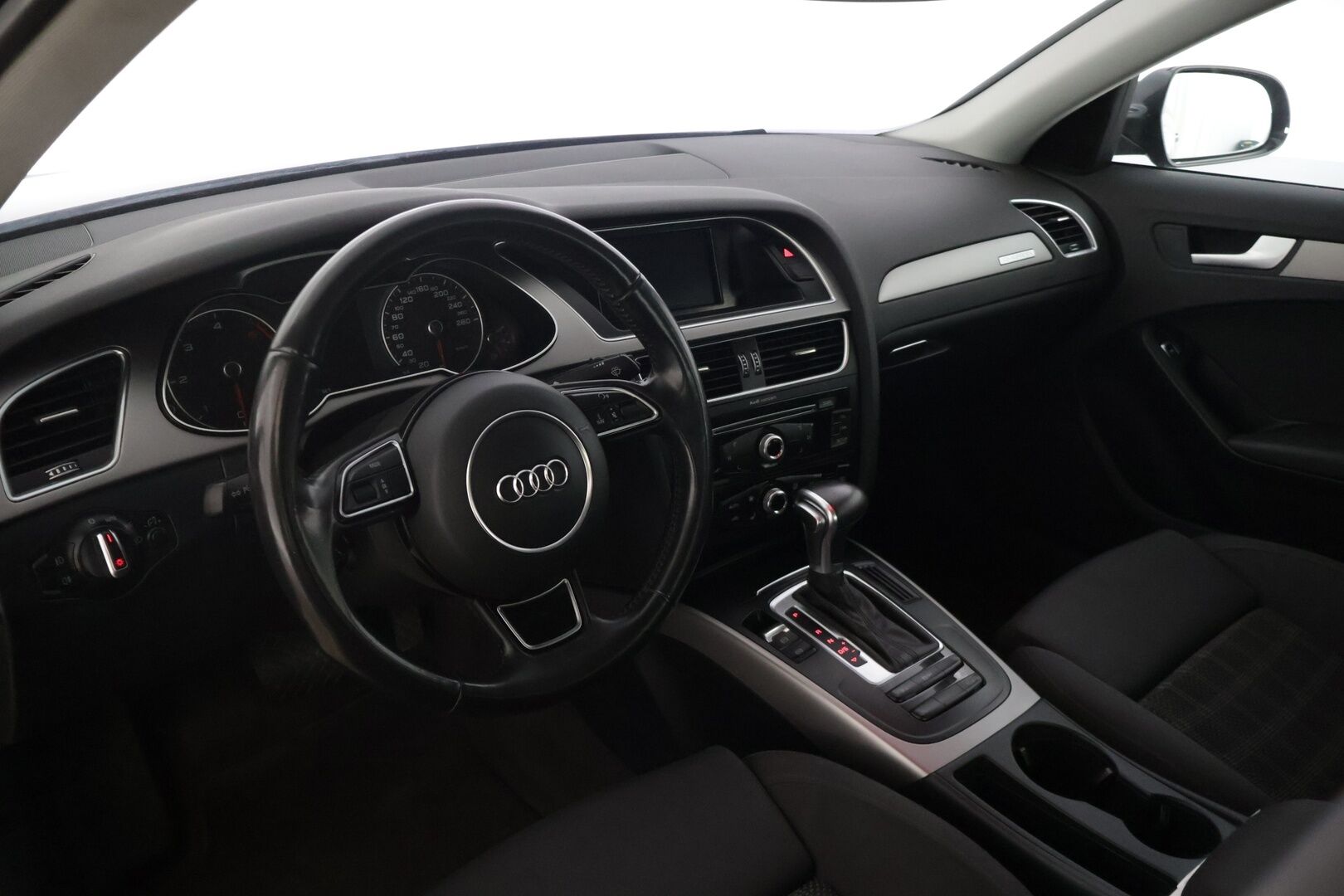 Audi A4 2014 Sedan Business 2,0 TDI 130 kW quattro S tronic S Line - | S-line Ulkopaketti | Tutkat | Vakionopeudensäädin | Webasto | Neliveto | Aluvanteet kesä- ja talvirenkaissa | Urheiluistuimet | Suomi-auto |