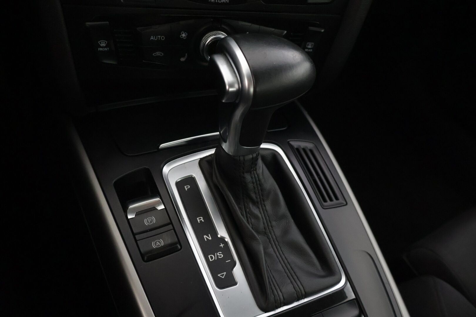 Audi A4 2014 Sedan Business 2,0 TDI 130 kW quattro S tronic S Line - | S-line Ulkopaketti | Tutkat | Vakionopeudensäädin | Webasto | Neliveto | Aluvanteet kesä- ja talvirenkaissa | Urheiluistuimet | Suomi-auto |