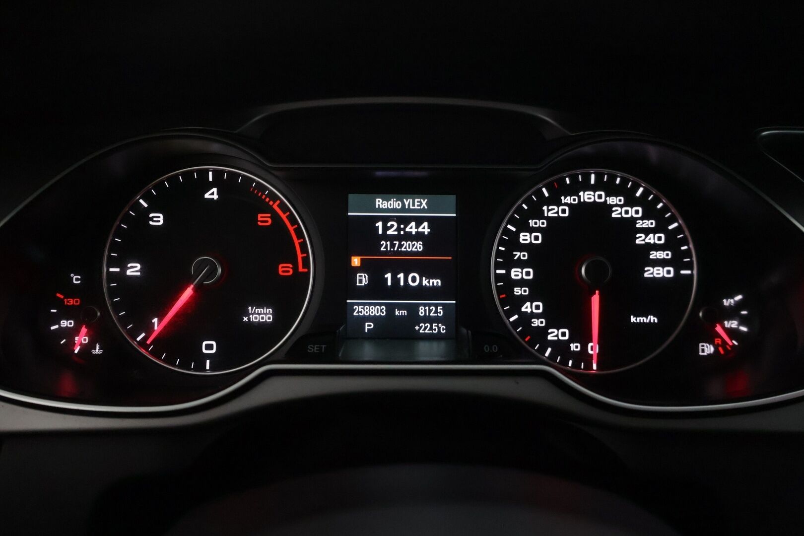 Audi A4 2014 Sedan Business 2,0 TDI 130 kW quattro S tronic S Line - | S-line Ulkopaketti | Tutkat | Vakionopeudensäädin | Webasto | Neliveto | Aluvanteet kesä- ja talvirenkaissa | Urheiluistuimet | Suomi-auto |
