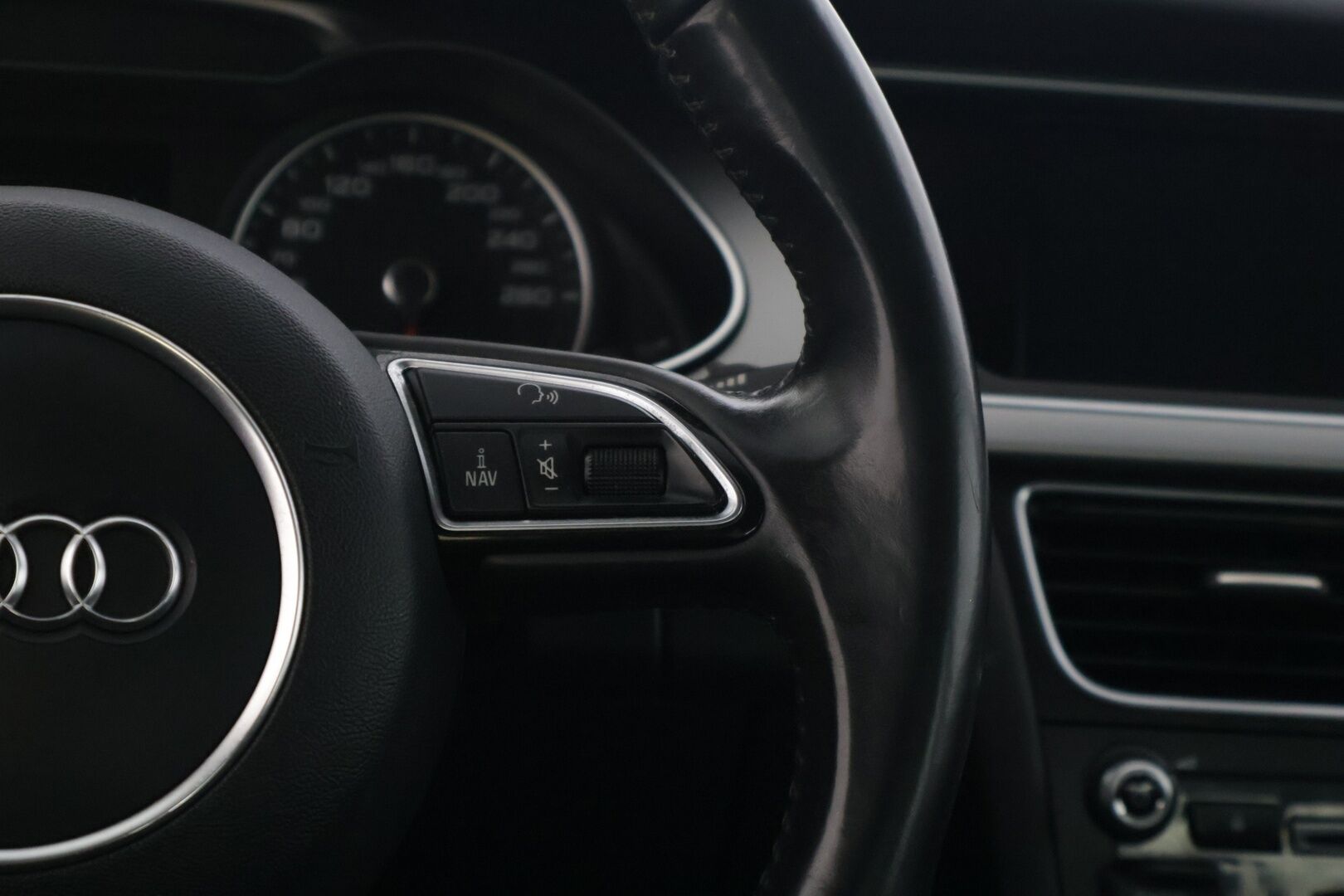 Audi A4 2014 Sedan Business 2,0 TDI 130 kW quattro S tronic S Line - | S-line Ulkopaketti | Tutkat | Vakionopeudensäädin | Webasto | Neliveto | Aluvanteet kesä- ja talvirenkaissa | Urheiluistuimet | Suomi-auto |
