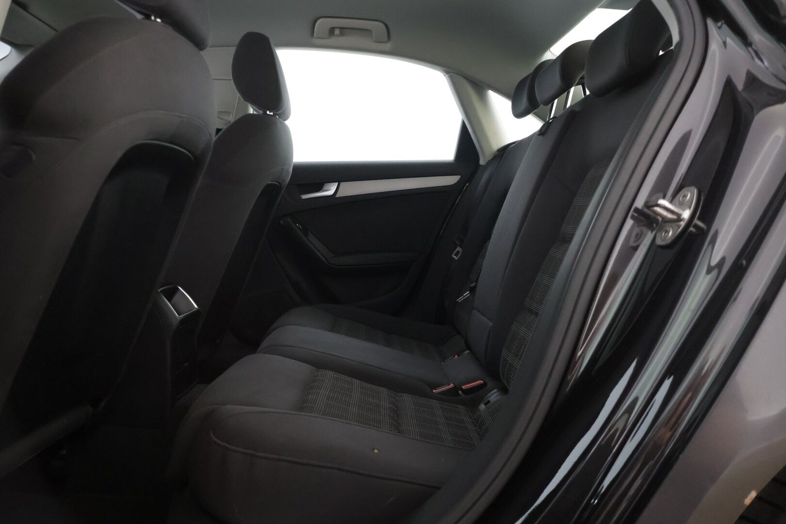Audi A4 2014 Sedan Business 2,0 TDI 130 kW quattro S tronic S Line - | S-line Ulkopaketti | Tutkat | Vakionopeudensäädin | Webasto | Neliveto | Aluvanteet kesä- ja talvirenkaissa | Urheiluistuimet | Suomi-auto |