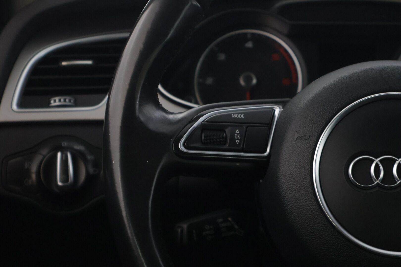 Audi A4 2014 Sedan Business 2,0 TDI 130 kW quattro S tronic S Line - | S-line Ulkopaketti | Tutkat | Vakionopeudensäädin | Webasto | Neliveto | Aluvanteet kesä- ja talvirenkaissa | Urheiluistuimet | Suomi-auto |