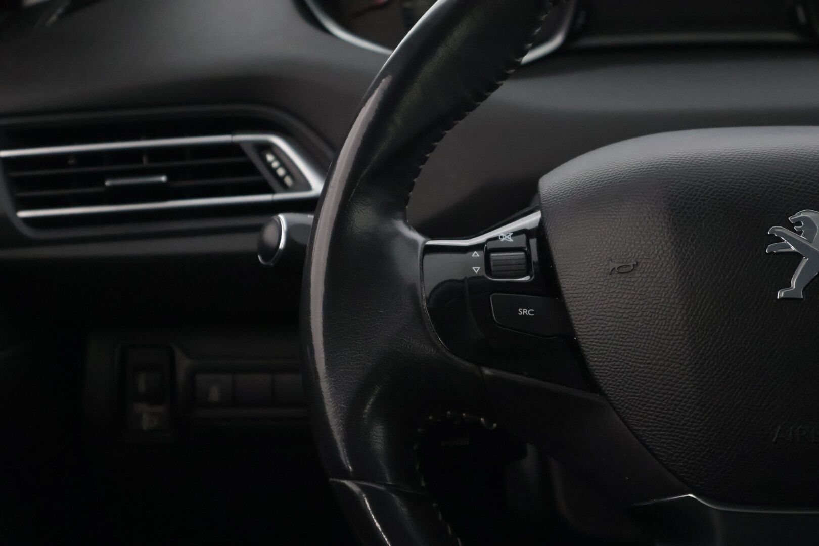 Peugeot 308 2014 Active VTi 82 * Suomi-auto / Lohkolämmitin / Peruutuskamera / Tutkat eteen ja taakse / Bluetooth Audio / 2x renkaat * - *Myydään huutokaupat.com* * Särmät huollot / Hyvät varusteet / Siistikuntoinen yksilö / 2x hyvät renkaat vanteineen *