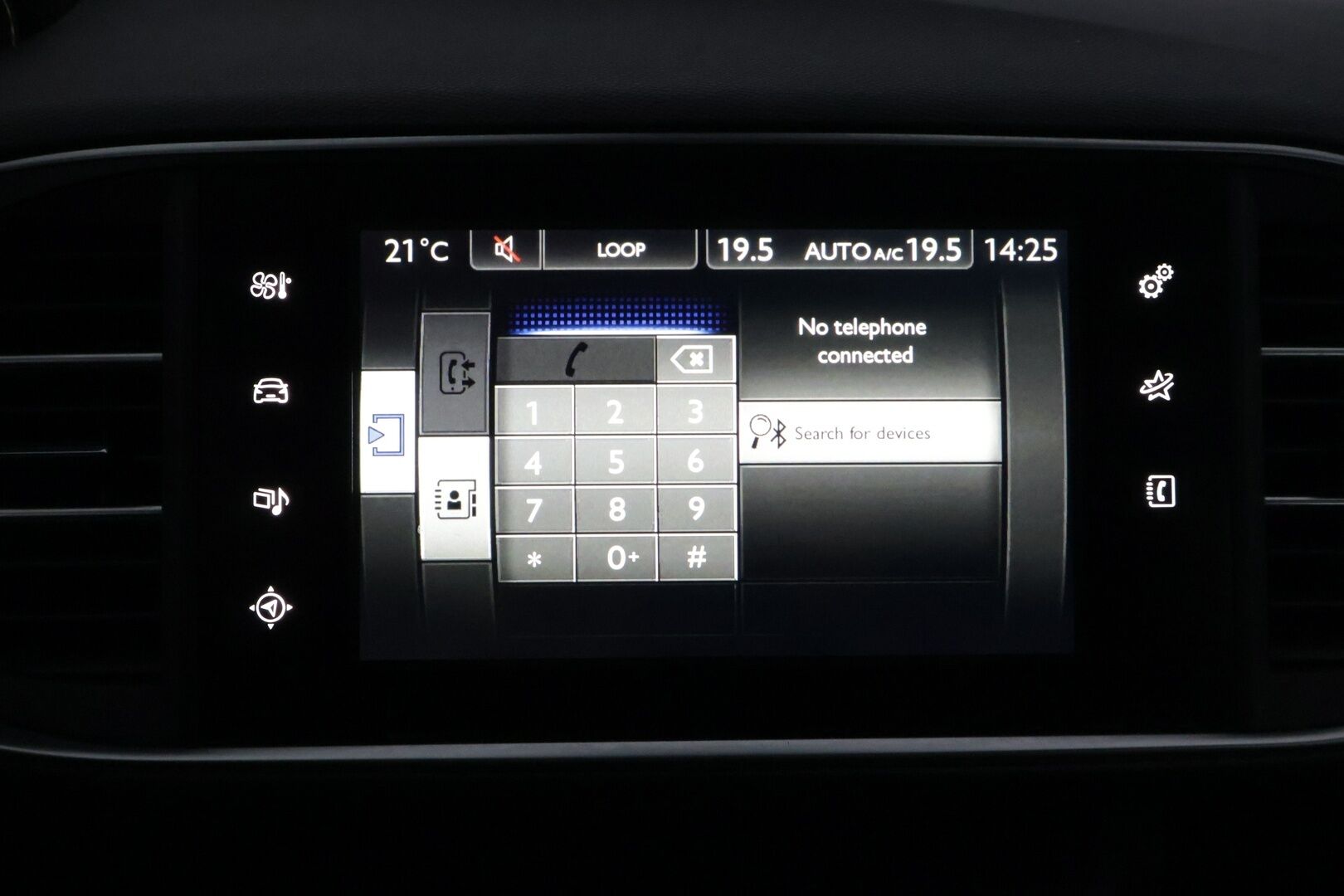 Peugeot 308 2014 Active VTi 82 * Suomi-auto / Lohkolämmitin / Peruutuskamera / Tutkat eteen ja taakse / Bluetooth Audio / 2x renkaat * - *Myydään huutokaupat.com* * Särmät huollot / Hyvät varusteet / Siistikuntoinen yksilö / 2x hyvät renkaat vanteineen *