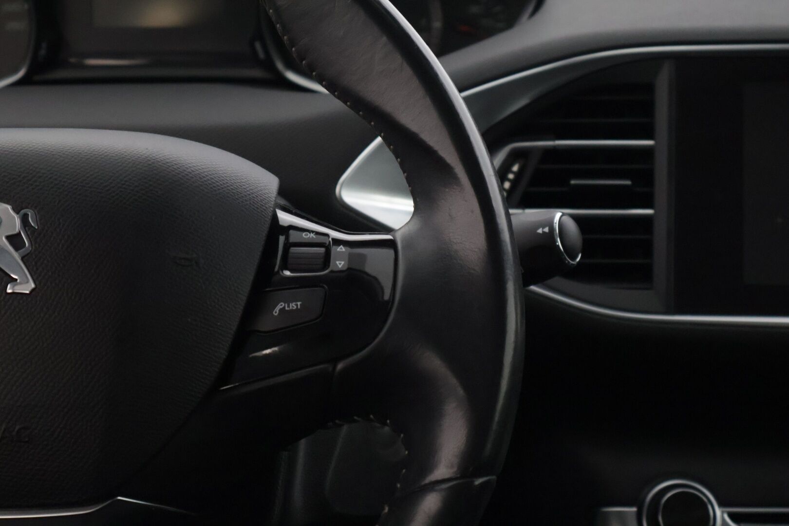 Peugeot 308 2014 Active VTi 82 * Suomi-auto / Lohkolämmitin / Peruutuskamera / Tutkat eteen ja taakse / Bluetooth Audio / 2x renkaat * - *Myydään huutokaupat.com* * Särmät huollot / Hyvät varusteet / Siistikuntoinen yksilö / 2x hyvät renkaat vanteineen *