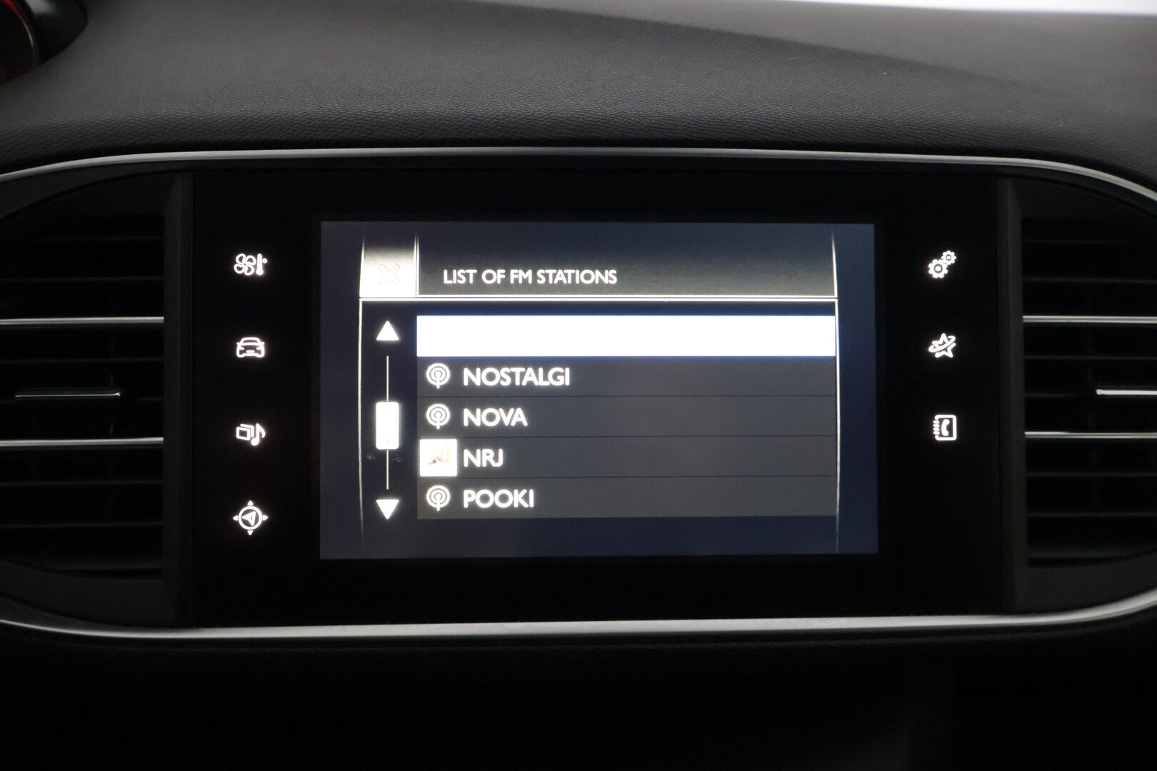 Peugeot 308 2014 Active VTi 82 * Suomi-auto / Lohkolämmitin / Peruutuskamera / Tutkat eteen ja taakse / Bluetooth Audio / 2x renkaat * - *Myydään huutokaupat.com* * Särmät huollot / Hyvät varusteet / Siistikuntoinen yksilö / 2x hyvät renkaat vanteineen *