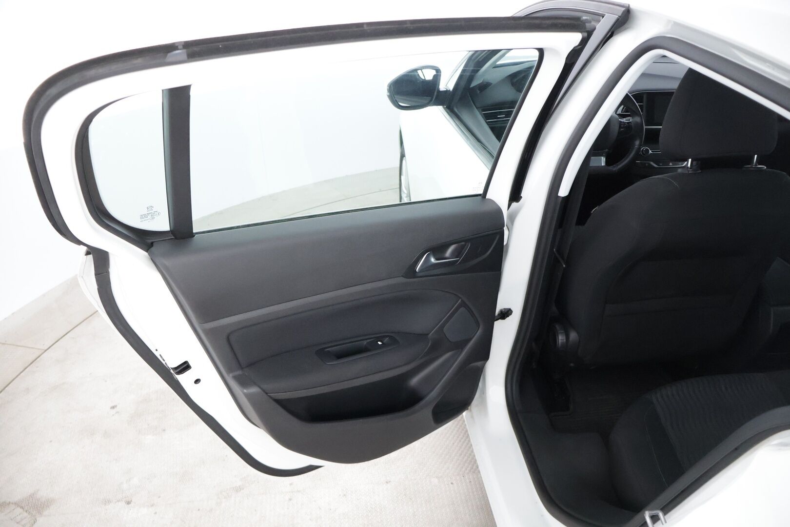 Peugeot 308 2014 Active VTi 82 * Suomi-auto / Lohkolämmitin / Peruutuskamera / Tutkat eteen ja taakse / Bluetooth Audio / 2x renkaat * - *Myydään huutokaupat.com* * Särmät huollot / Hyvät varusteet / Siistikuntoinen yksilö / 2x hyvät renkaat vanteineen *