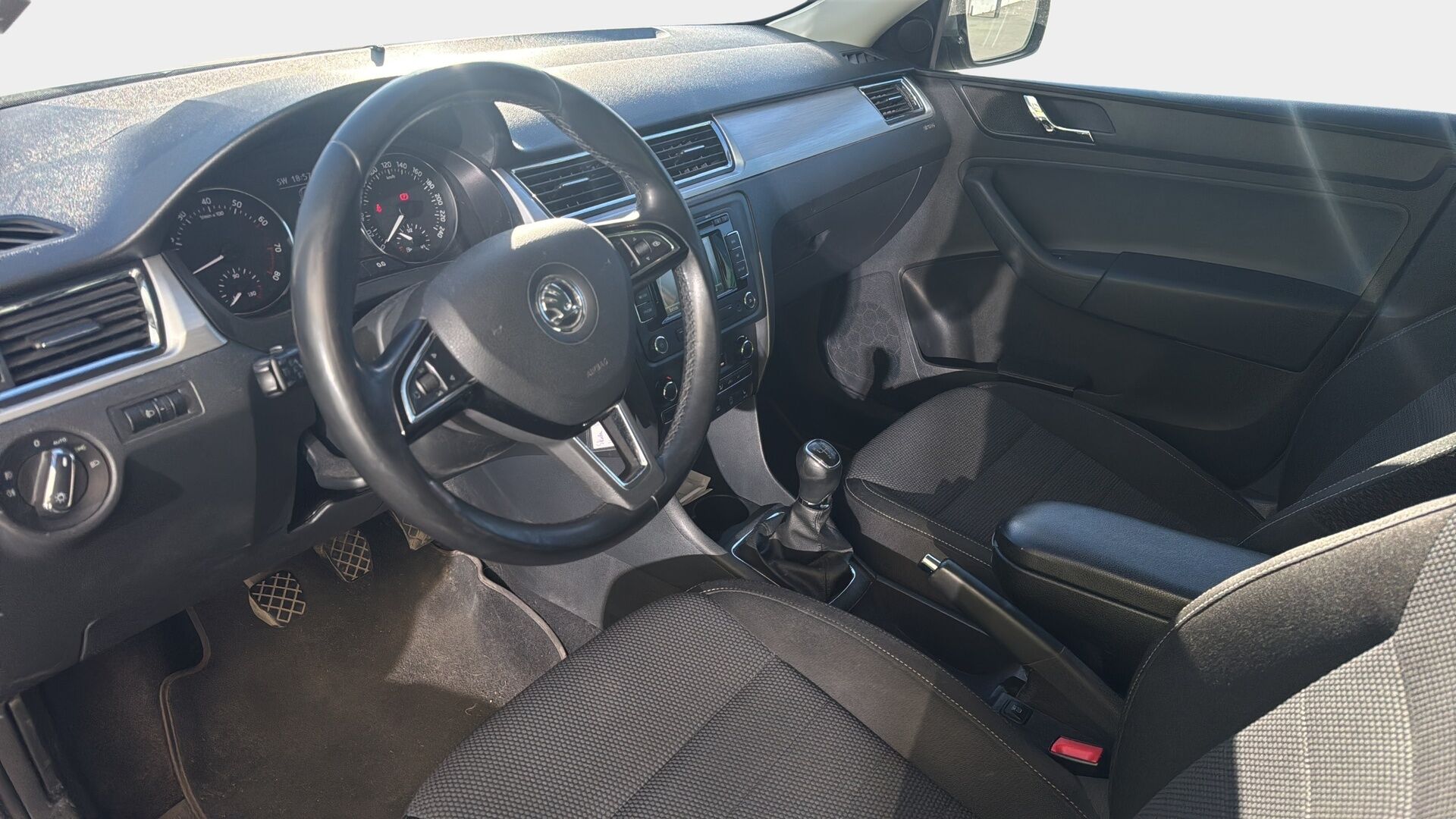 Skoda Rapid 2014 1,2 TSI 105 Elegance / Lohkolämmitin / Suomi-Auto / P-Tutka / Xenon / Navi - Hyvä huoltohistoria! - HULLUT AVAJAISHULINAT KORKOTARJOUS 3,29 %