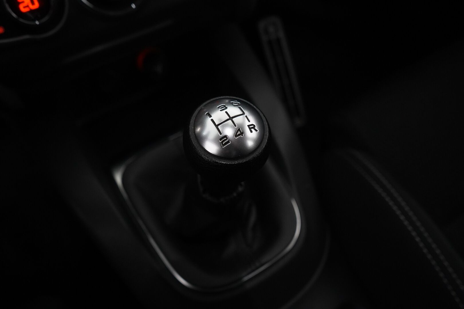 Citroen C4 2013 HDi 92 Edition  *Vakkari / Lohkolämmitin / P. Tutkat / Ilmastointi* - Suomi-auto / Kahdet alumiinivanteet renkailla! / Viimeisin huolto 06/25! / Pitkä leima!