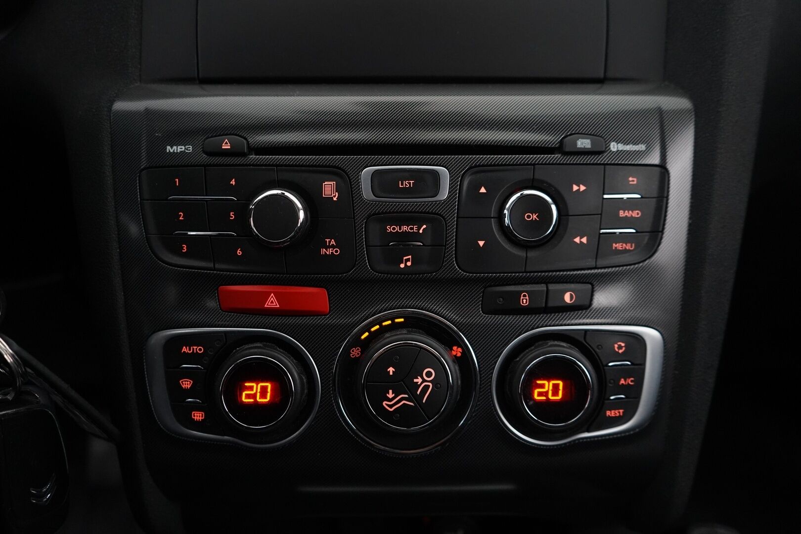 Citroen C4 2013 HDi 92 Edition  *Vakkari / Lohkolämmitin / P. Tutkat / Ilmastointi* - Suomi-auto | Kahdet alumiinivanteet renkailla | Touchpad | Jakopää just tehtynä | - KORKO VAIN 3,99 %