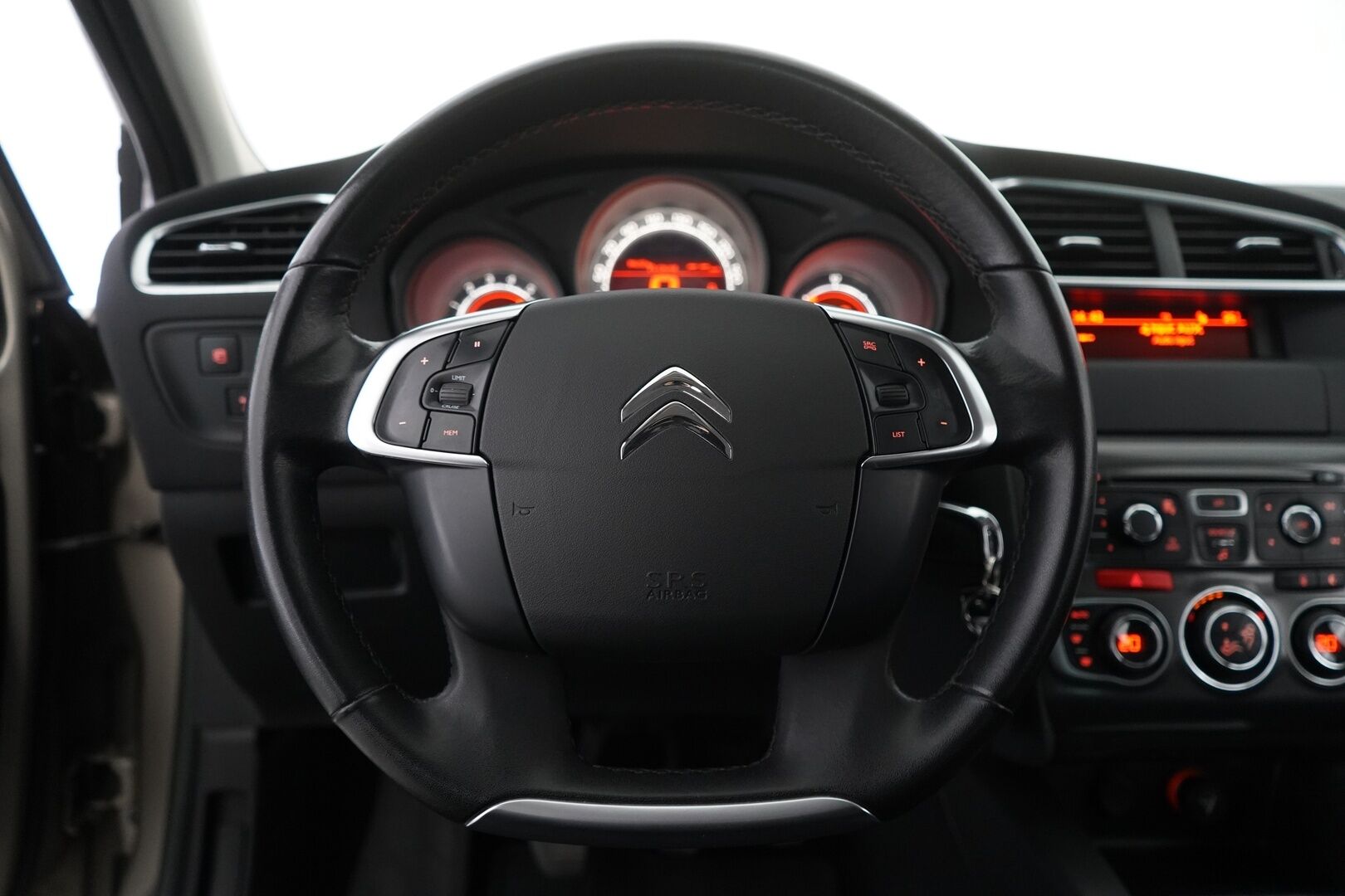 Citroen C4 2013 HDi 92 Edition  *Vakkari / Lohkolämmitin / P. Tutkat / Ilmastointi* - Suomi-auto / Kahdet alumiinivanteet renkailla! / Viimeisin huolto 06/25! / Pitkä leima!
