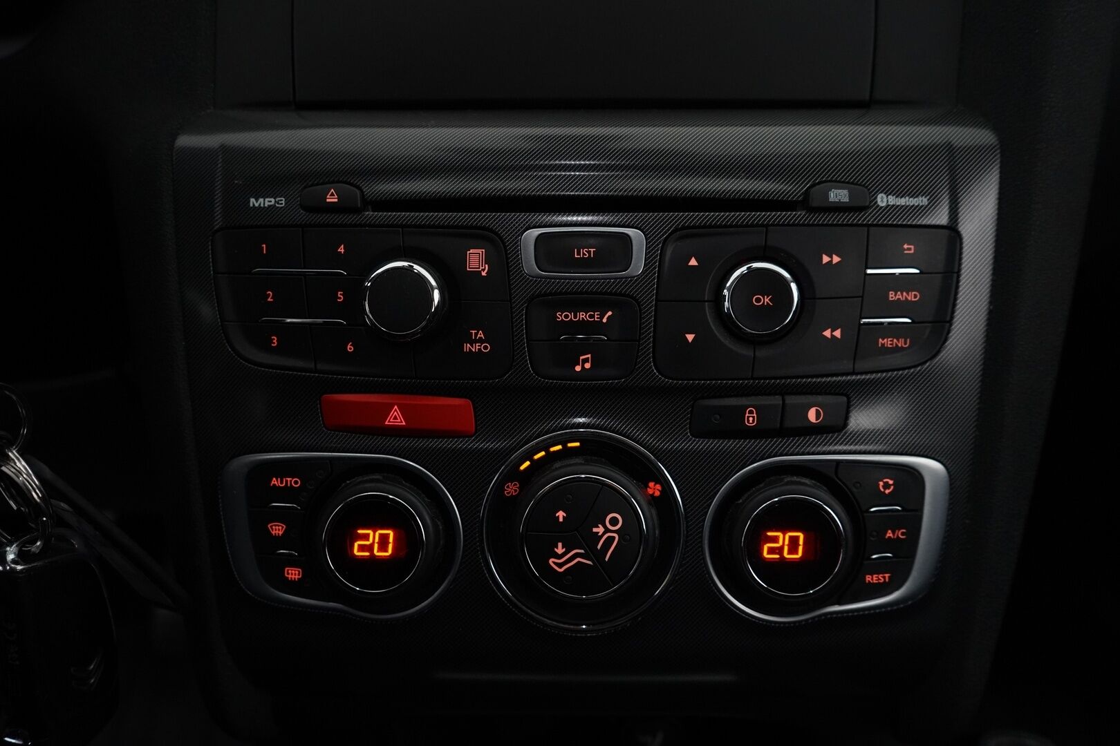 Citroen C4 2013 HDi 92 Edition  *Vakkari / Lohkolämmitin / P. Tutkat / Ilmastointi* - Suomi-auto | Kahdet alumiinivanteet renkailla | Touchpad | Jakopää just tehtynä | - KORKO VAIN 3,99 %