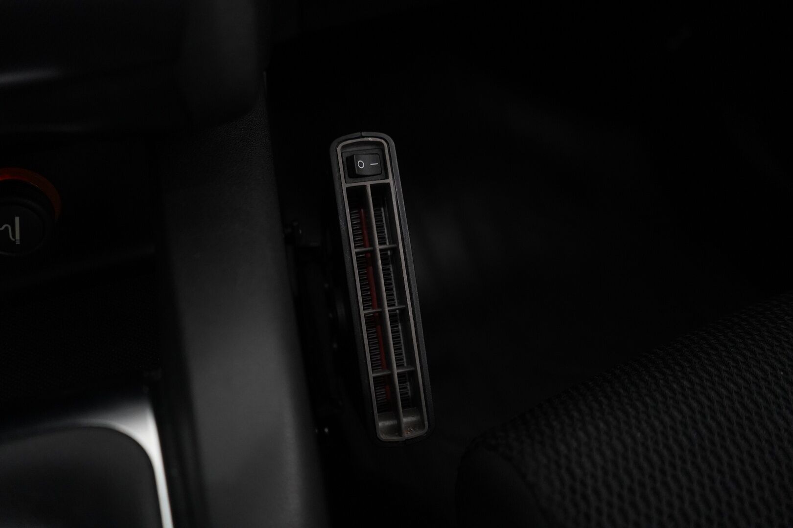 Citroen C4 2013 HDi 92 Edition  *Vakkari / Lohkolämmitin / P. Tutkat / Ilmastointi* - Suomi-auto / Kahdet alumiinivanteet renkailla! / Viimeisin huolto 06/25! / Pitkä leima!