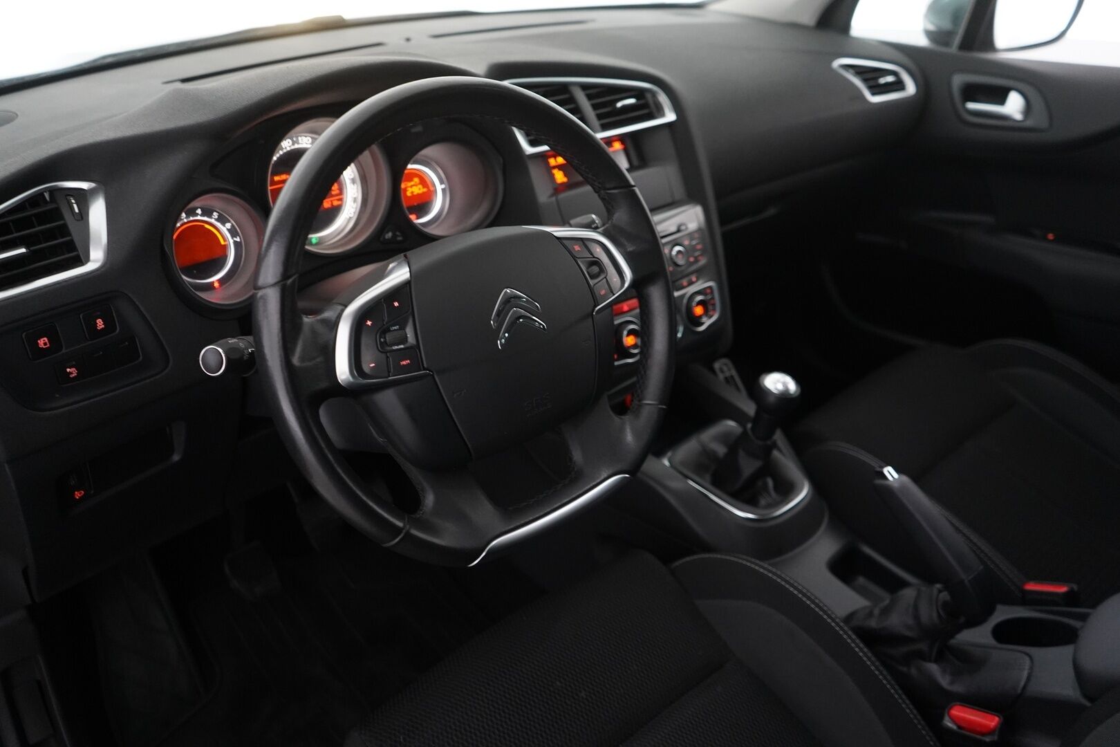 Citroen C4 2013 HDi 92 Edition  *Vakkari / Lohkolämmitin / P. Tutkat / Ilmastointi* - Suomi-auto / Kahdet alumiinivanteet renkailla! / Viimeisin huolto 06/25! / Pitkä leima!
