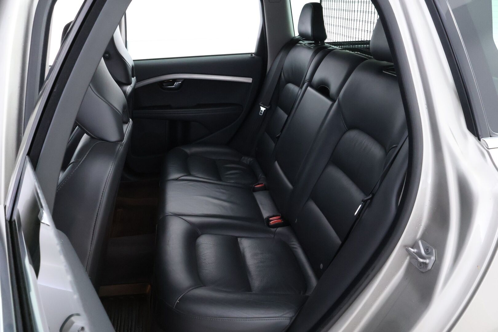 Volvo V70 2014 D4 Momentum Taksi aut - Suomi-auto | Webasto | Koukku | Nahkasisusta | High Performance Audio | Digimittaristo | Xenon | Jakopää tehty!