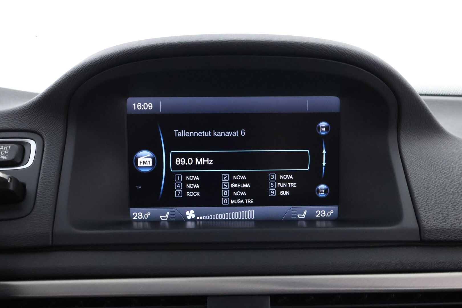 Volvo V70 2014 D4 Momentum Taksi aut - Suomi-auto | Webasto | Koukku | Nahkasisusta | High Performance Audio | Digimittaristo | Xenon | Jakopää tehty!
