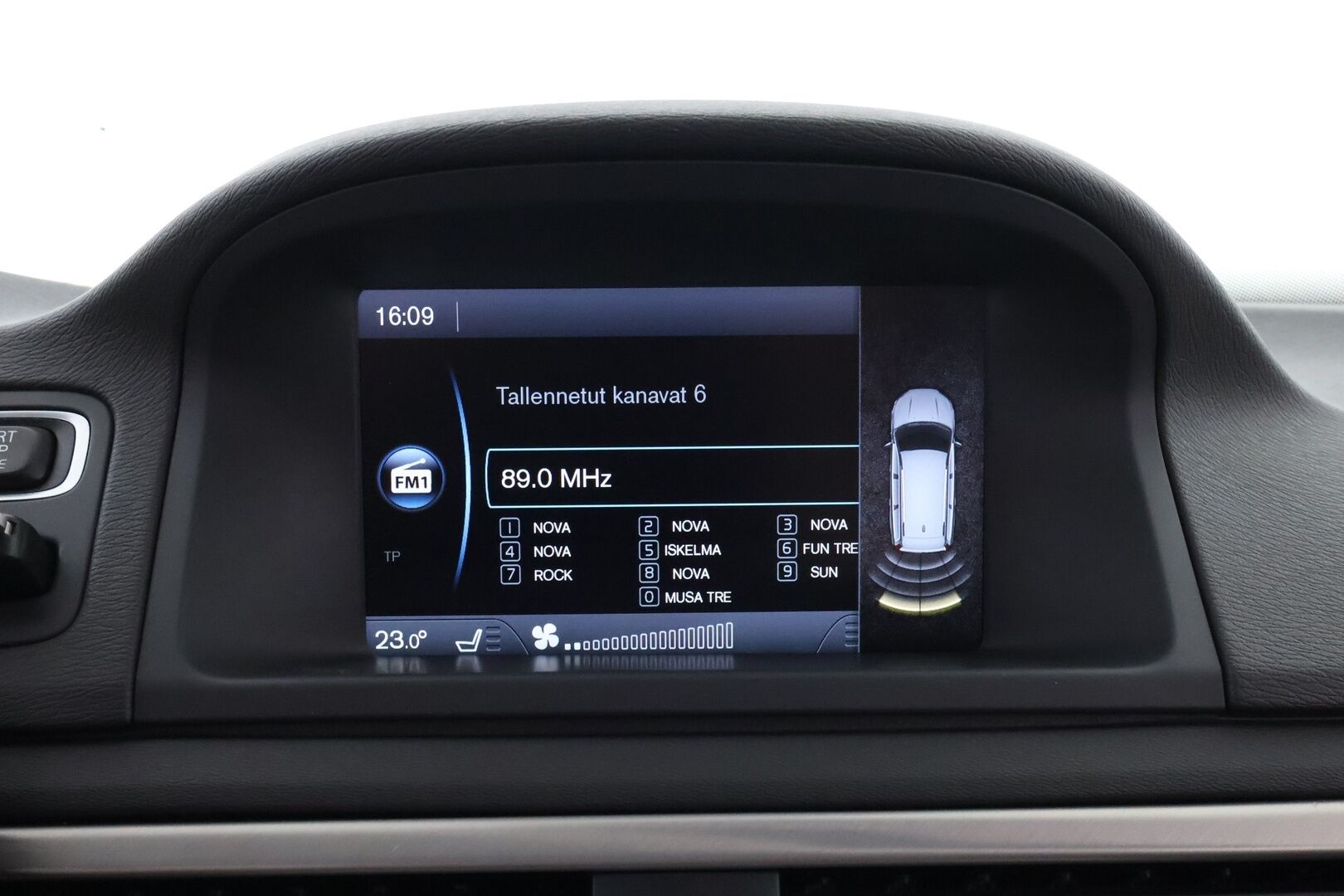 Volvo V70 2014 D4 Momentum Taksi aut - Suomi-auto | Webasto | Koukku | Nahkasisusta | High Performance Audio | Digimittaristo | Xenon | Jakopää tehty!