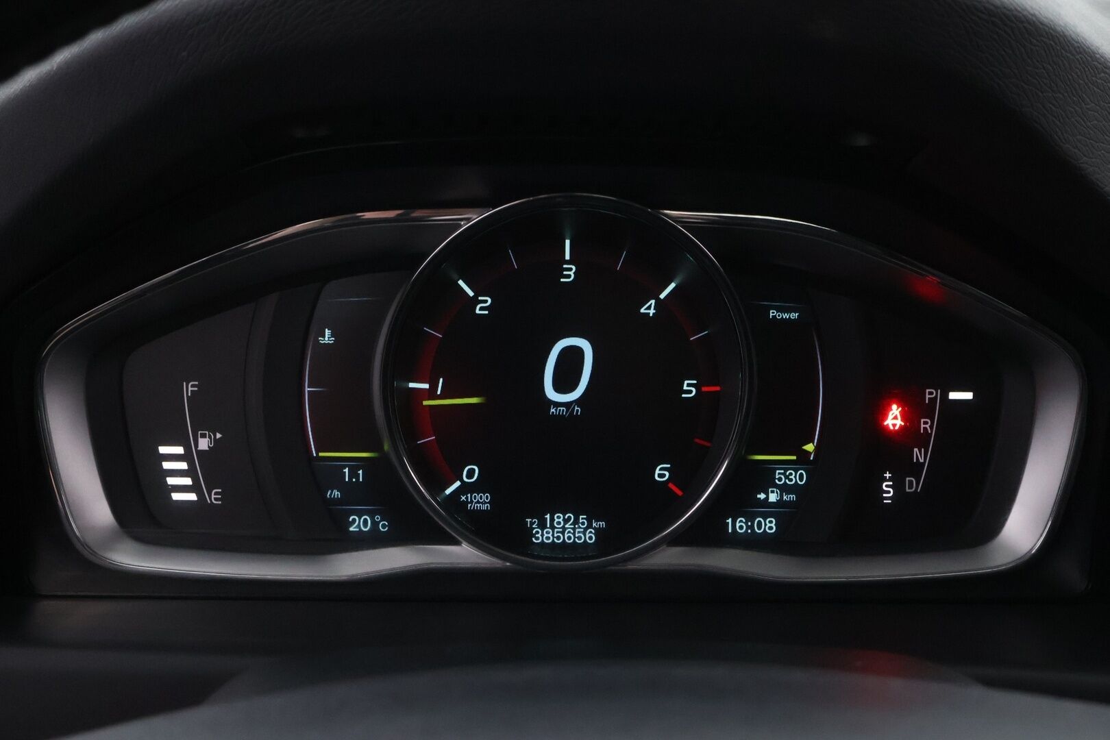 Volvo V70 2014 D4 Momentum Taksi aut - Suomi-auto | Webasto | Koukku | Nahkasisusta | High Performance Audio | Digimittaristo | Xenon | Jakopää tehty!
