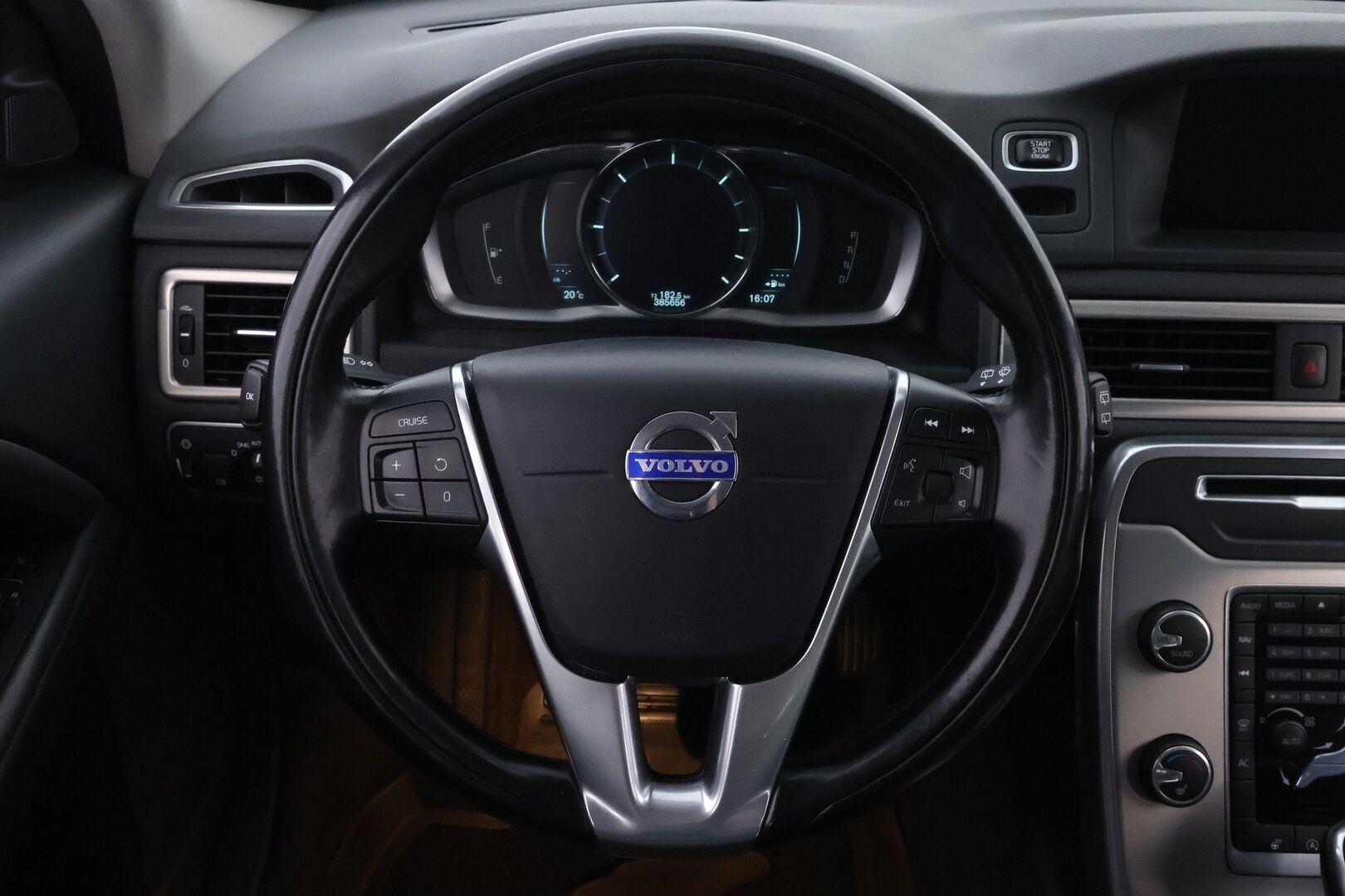Volvo V70 2014 D4 Momentum Taksi aut - Suomi-auto | Webasto | Koukku | Nahkasisusta | High Performance Audio | Digimittaristo | Xenon | Jakopää tehty!