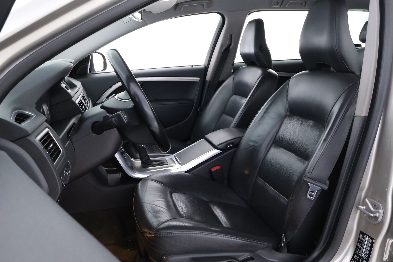 Volvo V70 2014 D4 Momentum Taksi aut - Suomi-auto | Webasto | Koukku | Nahkasisusta | High Performance Audio | Digimittaristo | Xenon | Jakopää tehty!