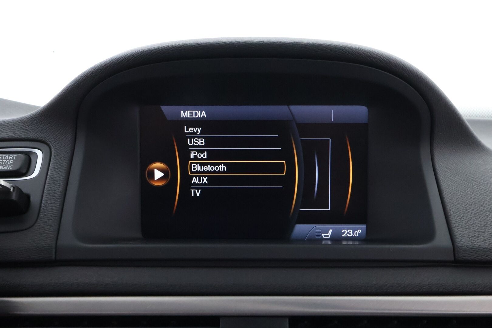 Volvo V70 2014 D4 Momentum Taksi aut - Suomi-auto | Webasto | Koukku | Nahkasisusta | High Performance Audio | Digimittaristo | Xenon | Jakopää tehty!