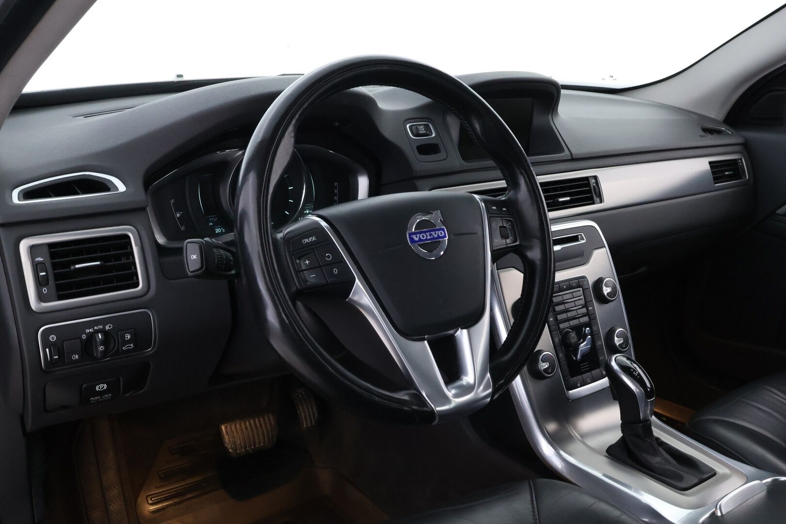 Volvo V70 2014 D4 Momentum Taksi aut - Suomi-auto | Webasto | Koukku | Nahkasisusta | High Performance Audio | Digimittaristo | Xenon | Jakopää tehty!