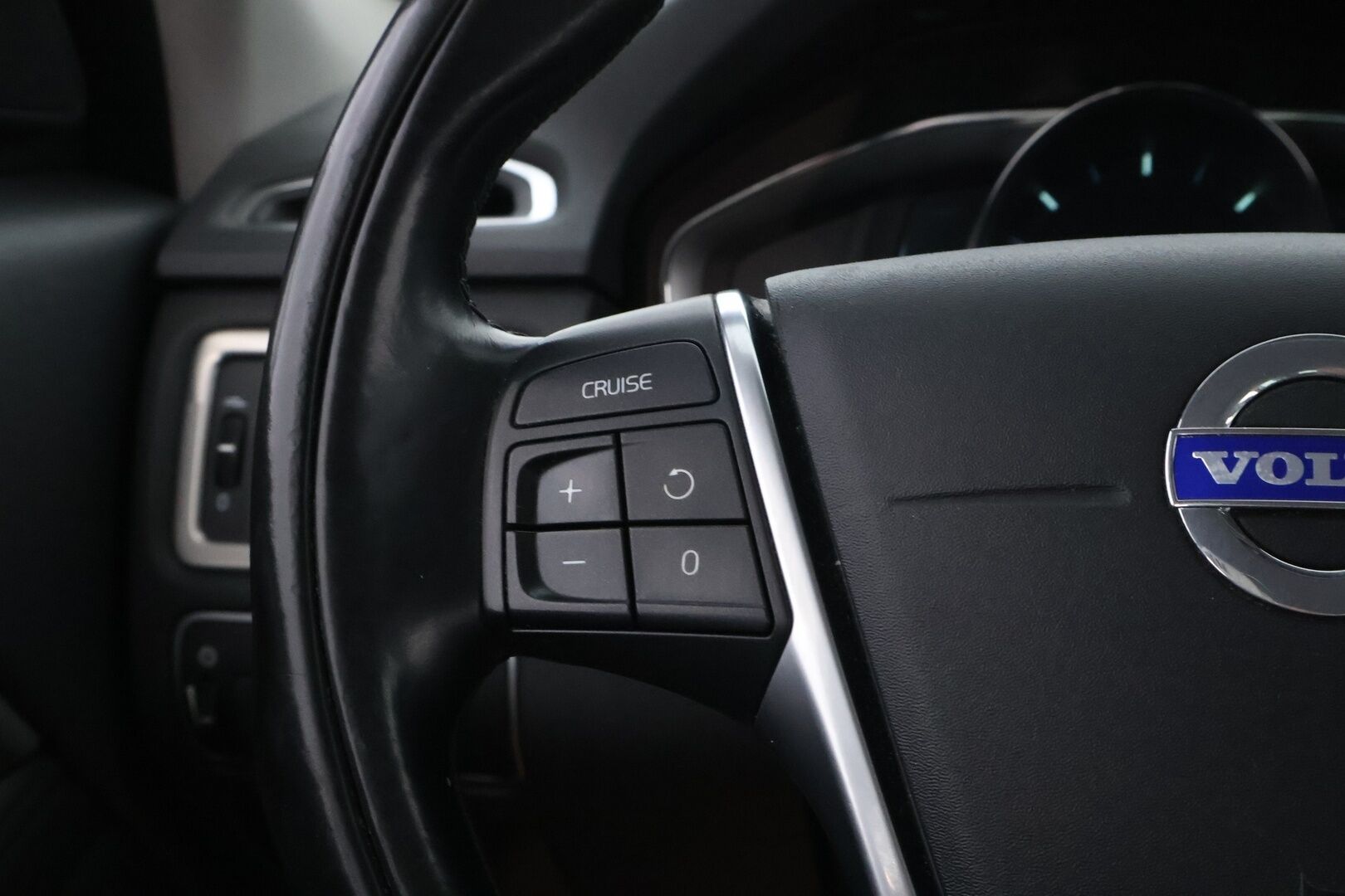 Volvo V70 2014 D4 Momentum Taksi aut - Suomi-auto | Webasto | Koukku | Nahkasisusta | High Performance Audio | Digimittaristo | Xenon | Jakopää tehty!