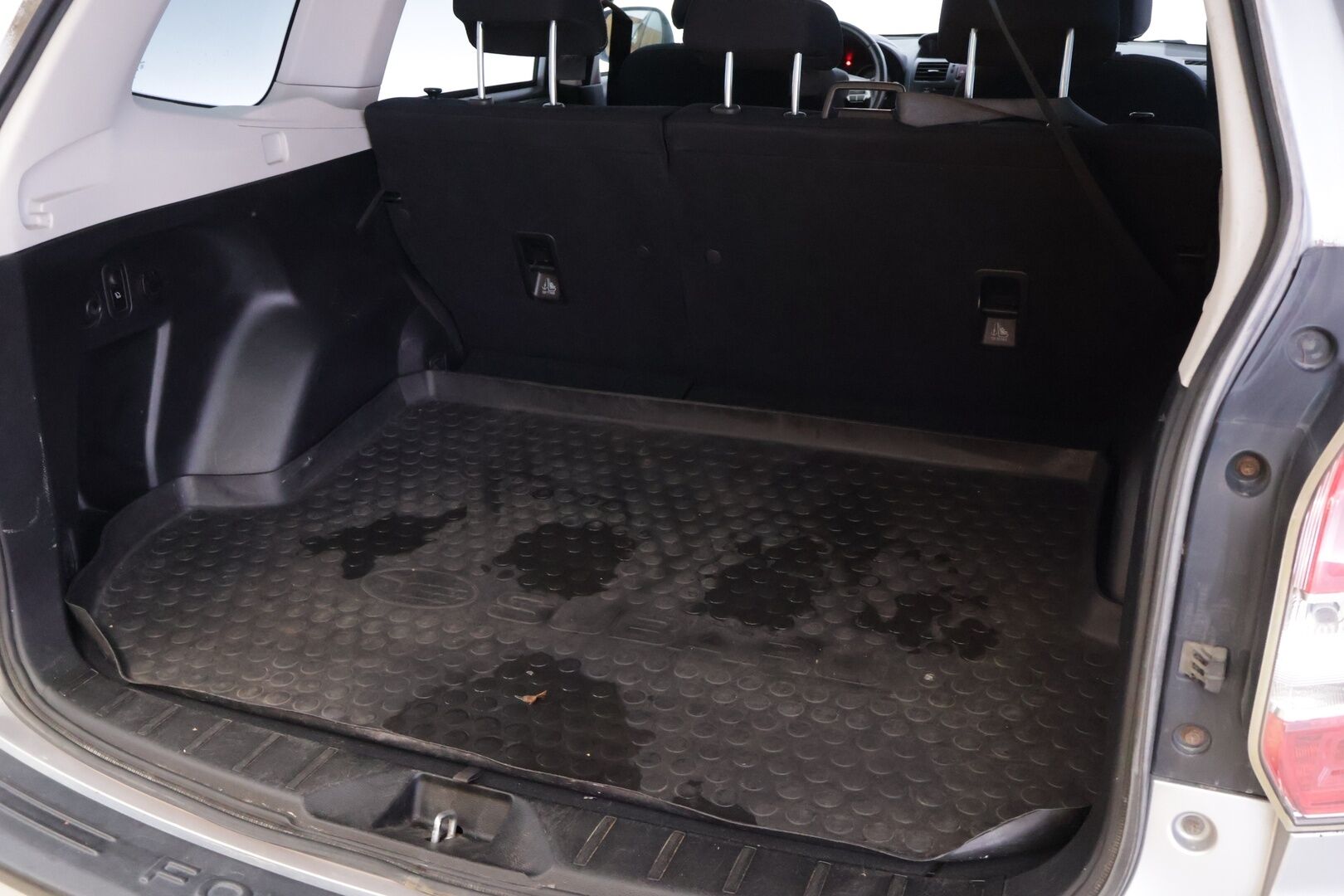 Subaru Forester 2014 2,0i XS CVT *Webasto / P. kamera / Vetokoukku / Kuskinpenkki sähkösäädöllä / Vakkari / Xenon* - Suomi-auto / Katsastettu 05/25 / Todella kattava huoltohistoria / Uudehkot laatu nastarenkaat / X-Mode