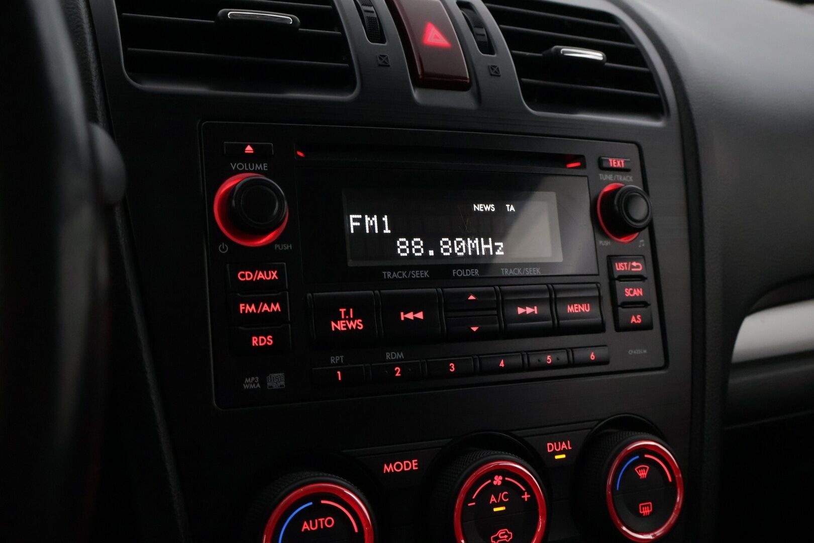 Subaru Forester 2014 2,0i XS CVT *Webasto / P. kamera / Vetokoukku / Kuskinpenkki sähkösäädöllä / Vakkari / Xenon* - Suomi-auto / Katsastettu 05/25 / Todella kattava huoltohistoria / Uudehkot laatu nastarenkaat / X-Mode