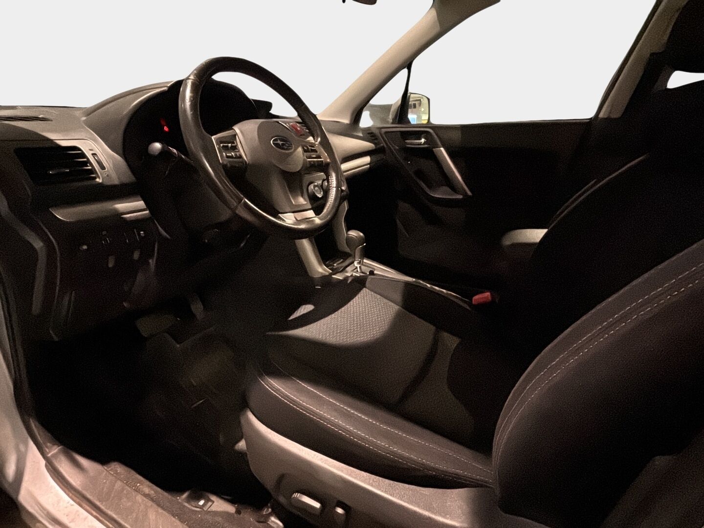 Subaru Forester 2014 2,0i XS CVT *Webasto / P. kamera / Vetokoukku / Kuskinpenkki sähkösäädöllä / Vakkari / Xenon* - Suomi-auto / Katsastettu 05/25 / Todella kattava huoltohistoria / Uudehkot laatu nastarenkaat / X-Mode