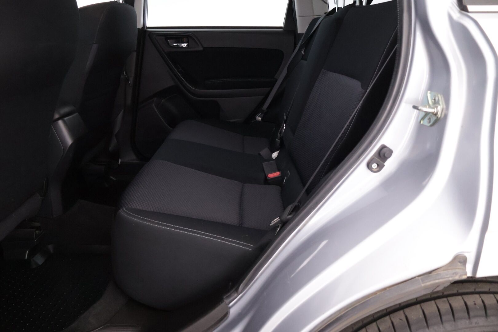 Subaru Forester 2014 2,0i XS CVT *Webasto / P. kamera / Vetokoukku / Kuskinpenkki sähkösäädöllä / Vakkari / Xenon* - Suomi-auto / Katsastettu 05/25 / Todella kattava huoltohistoria / Uudehkot laatu nastarenkaat / X-Mode