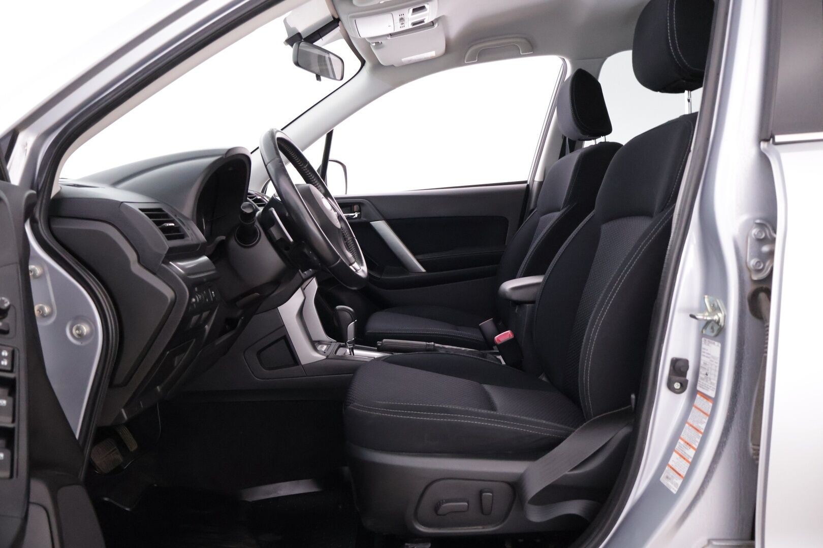 Subaru Forester 2014 2,0i XS CVT *Webasto / P. kamera / Vetokoukku / Kuskinpenkki sähkösäädöllä / Vakkari / Xenon* - Suomi-auto / Katsastettu 05/25 / Todella kattava huoltohistoria / Uudehkot laatu nastarenkaat / X-Mode