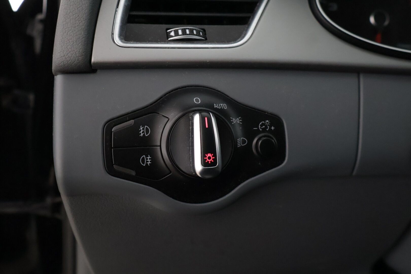 Audi A4 2014 Avant Business 1,8 TFSI 88 kW multitronic *Suomiauto / Lohkolämmitin / Sportpenkit / Tutkat / Vakkari * - *Kahdet renkaat / Asiallisella huoltohistorialla*