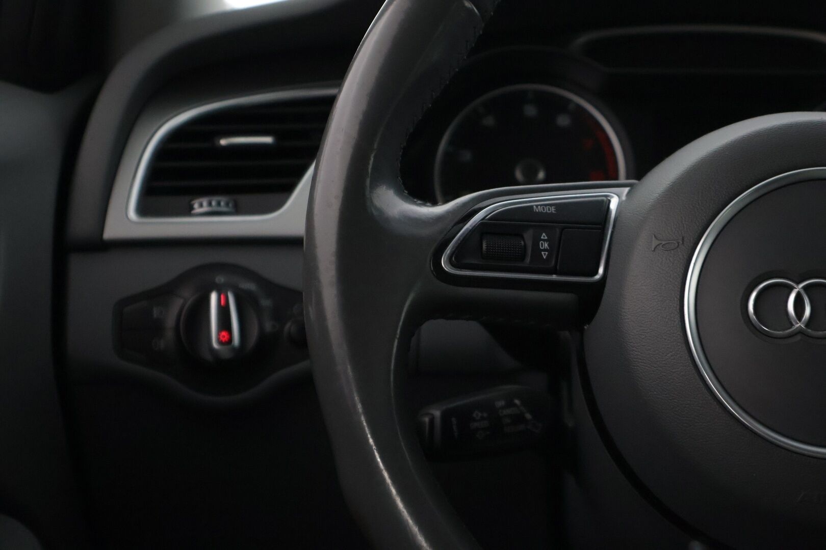 Audi A4 2014 Avant Business 1,8 TFSI 88 kW multitronic *Suomiauto / Lohkolämmitin / Sportpenkit / Tutkat / Vakkari * - *Kahdet renkaat / Asiallisella huoltohistorialla*