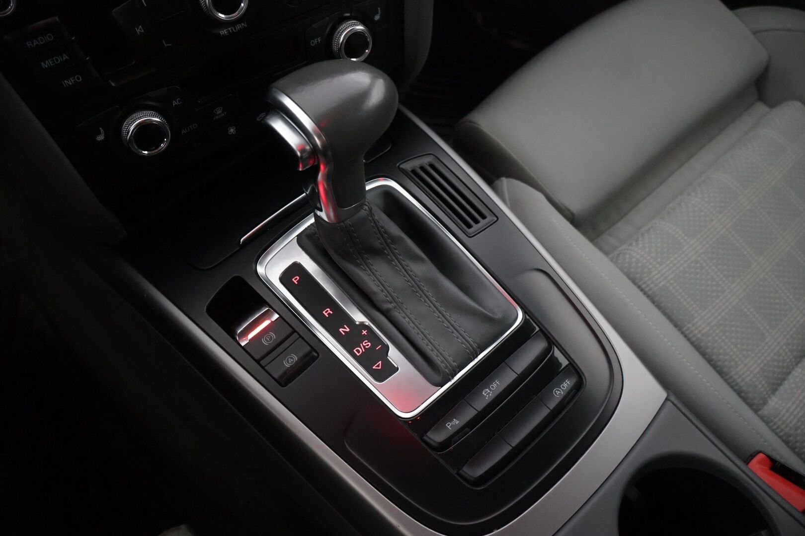 Audi A4 2014 Avant Business 1,8 TFSI 88 kW multitronic *Suomiauto / Lohkolämmitin / Sportpenkit / Tutkat / Vakkari * - *Kahdet renkaat / Asiallisella huoltohistorialla*