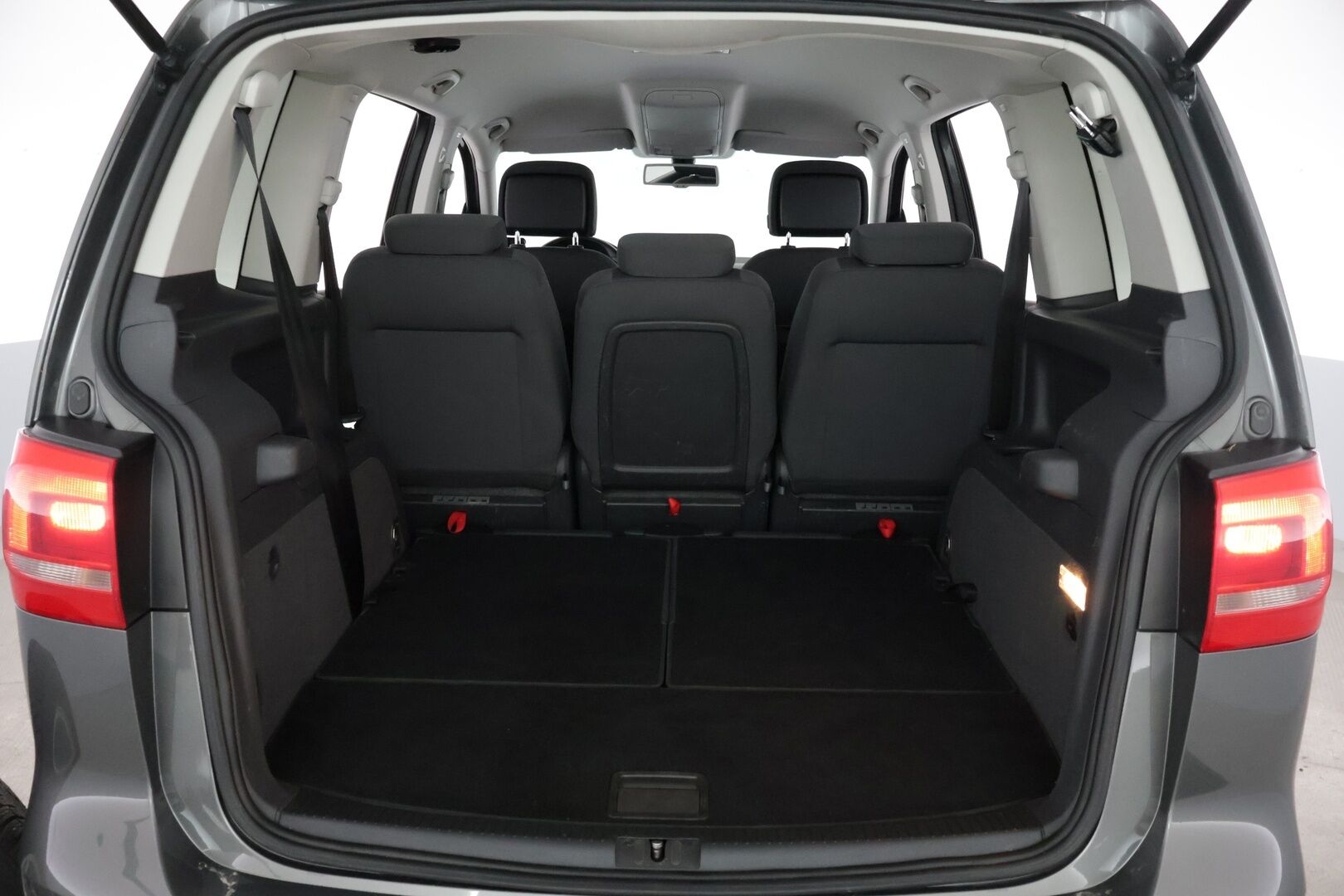 Volkswagen Touran 2014 Comfortline 1,4 TSI 103 kW (140 hv) DSG-automaatti - *7-Paikkainen / Koukku / Webasto / Xenovalot / Tutkat*