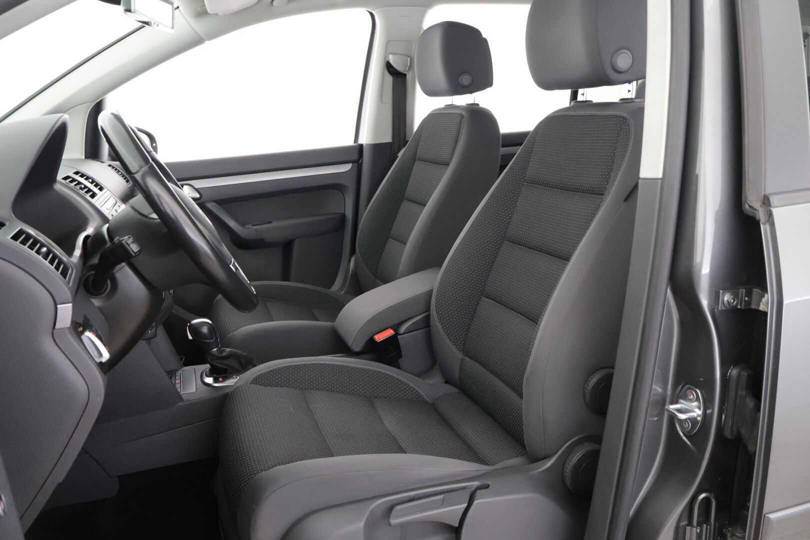 Volkswagen Touran 2014 Comfortline 1,4 TSI 103 kW (140 hv) DSG-automaatti - *7-Paikkainen / Koukku / Webasto / Xenovalot / Tutkat*