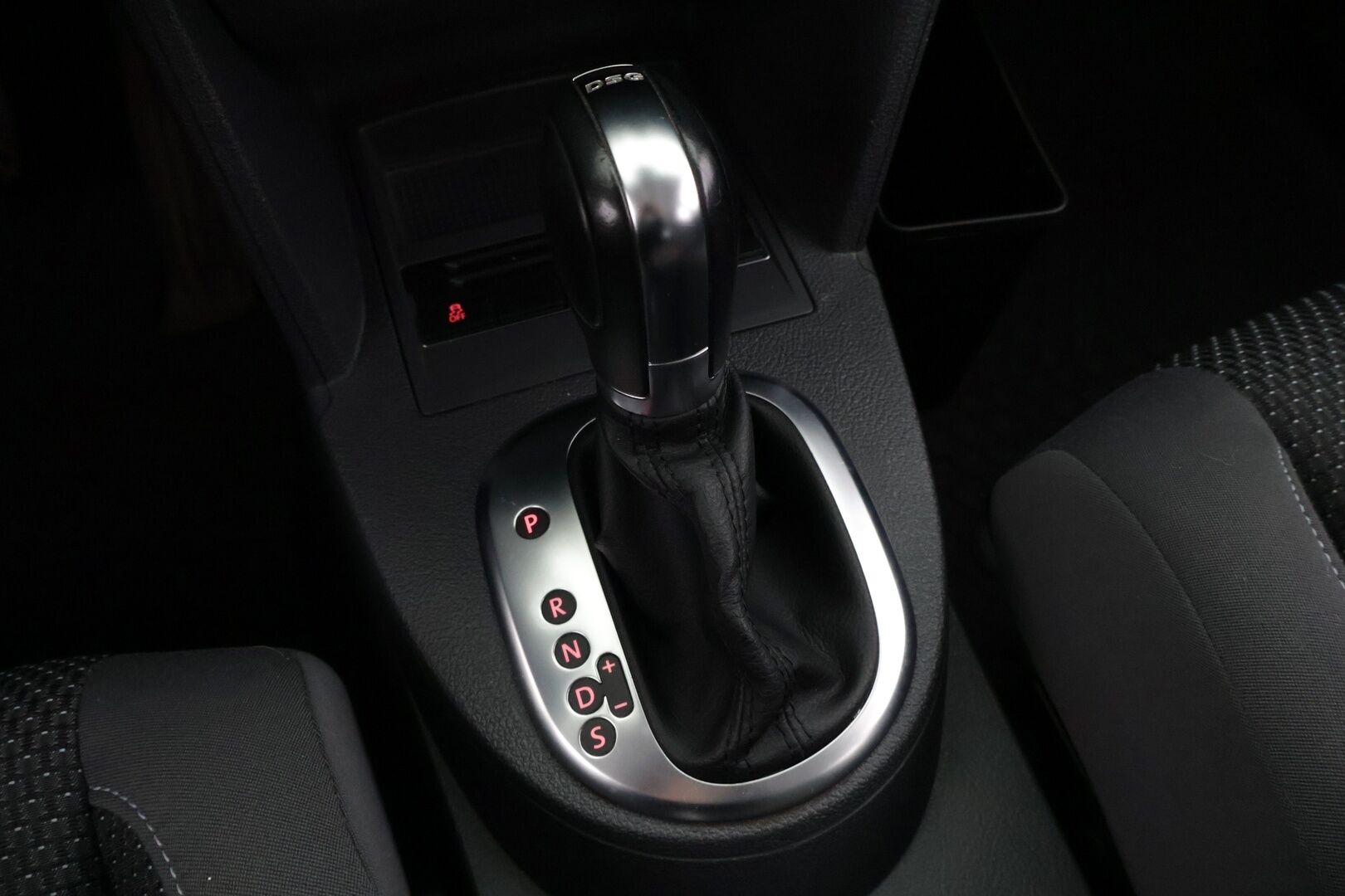 Volkswagen Touran 2014 Comfortline 1,4 TSI 103 kW (140 hv) DSG-automaatti - *7-Paikkainen / Koukku / Webasto / Xenovalot / Tutkat*