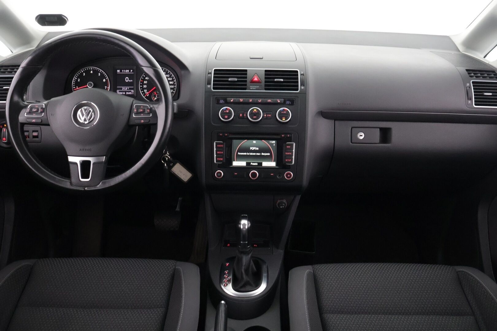Volkswagen Touran 2014 Comfortline 1,4 TSI 103 kW (140 hv) DSG-automaatti - *7-Paikkainen / Koukku / Webasto / Xenovalot / Tutkat*
