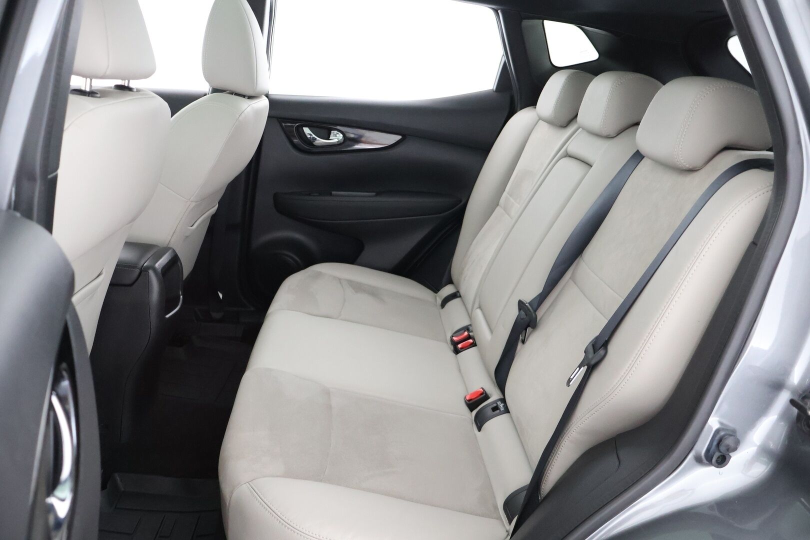 Nissan Qashqai 2015 DIG-T 115 Business 360 2WD 6M/T Alcantara - | 360° | Lasikatto | Vetokoukku | Suomi-Auto | BLIS | Keyless | LED | Nahka-alcantara
